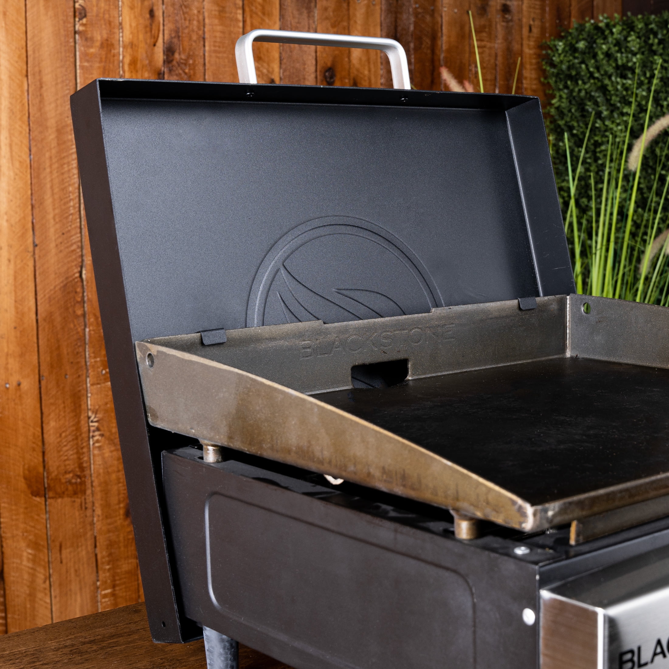 Blackstone 17" Hard Cover with Single Front Handle for 17" Griddles - Image 2