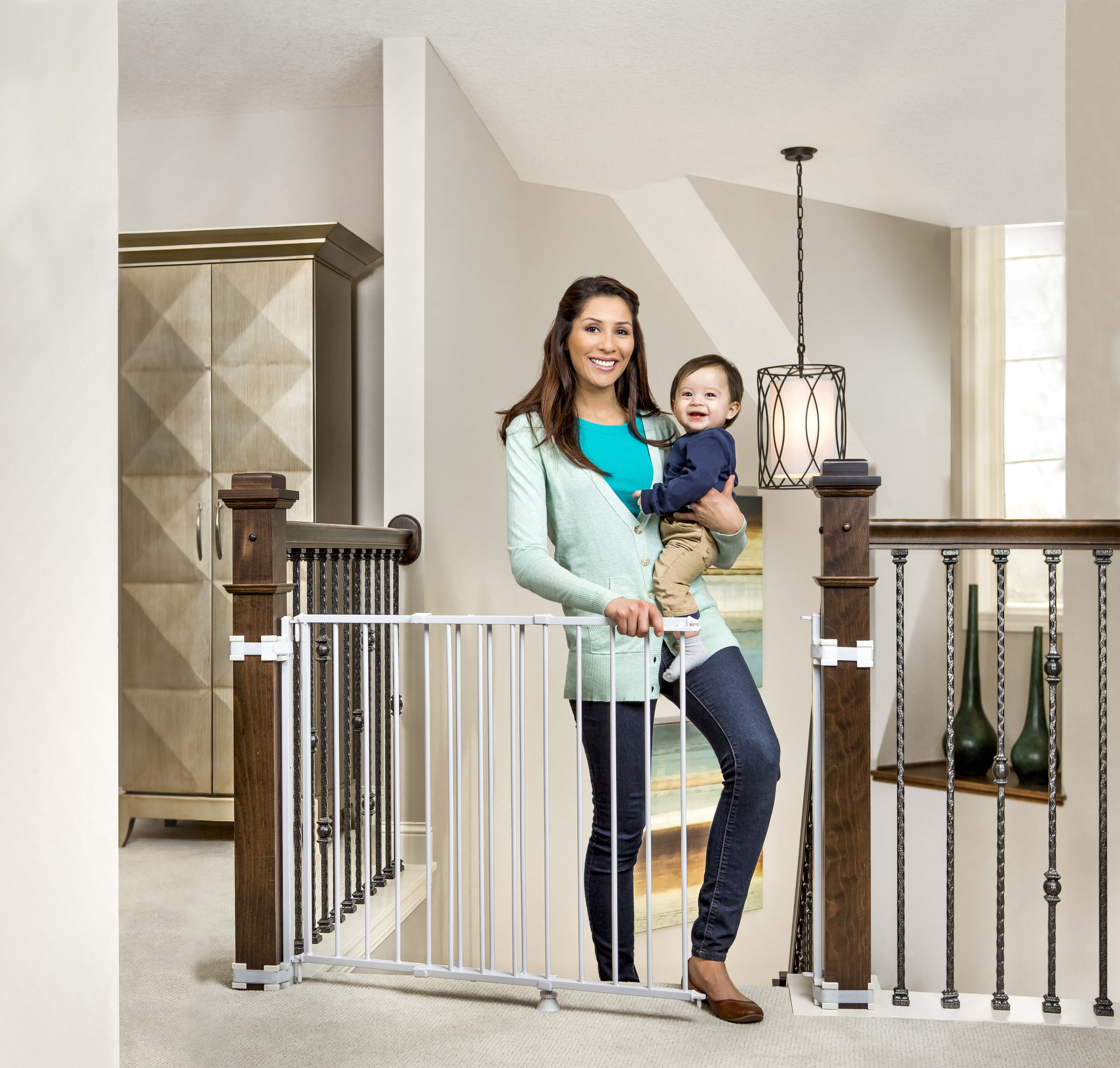 Regalo 2-in-1 Stairway and Hallway Wall Mounted Baby Safety Gate, White, Ages 6 to 24 Months - Image 2