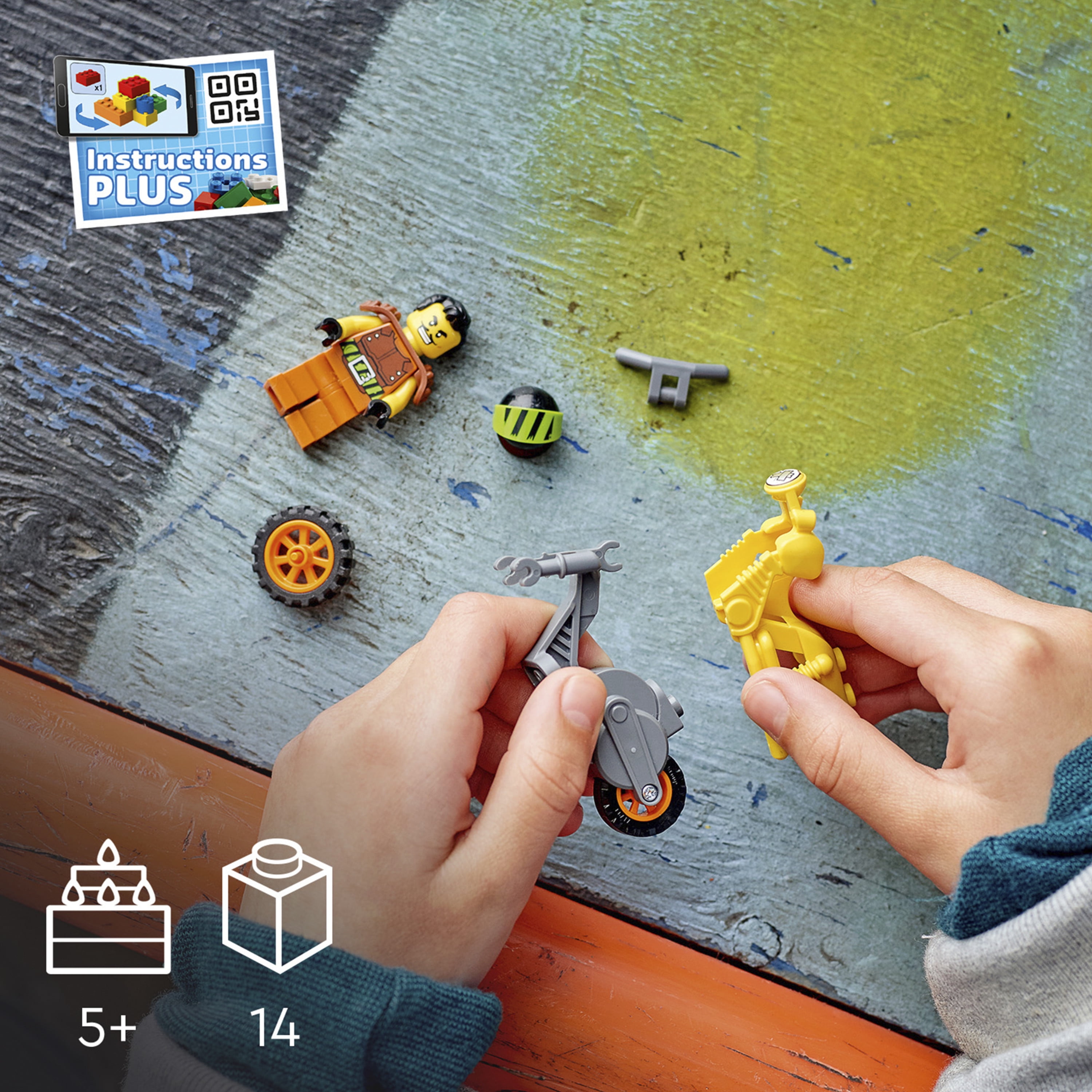 LEGO City Stuntz Value Set 3 Minifigures 3 Bikes and Carrying Case 66707 - Image 5