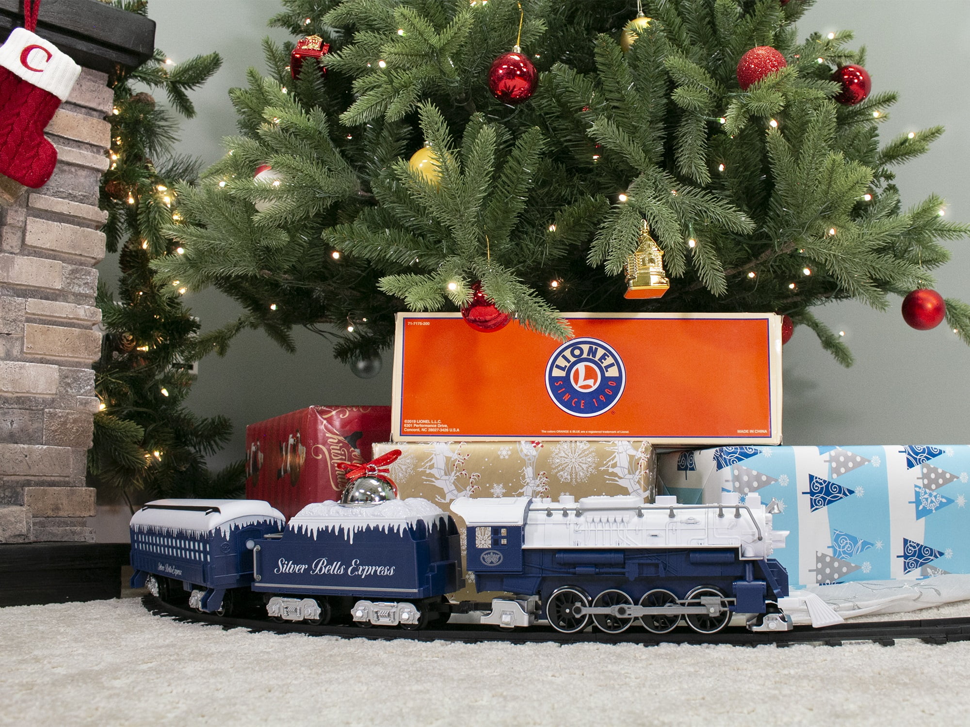 Lionel Ready to Play Silver Bells Express - Image 14