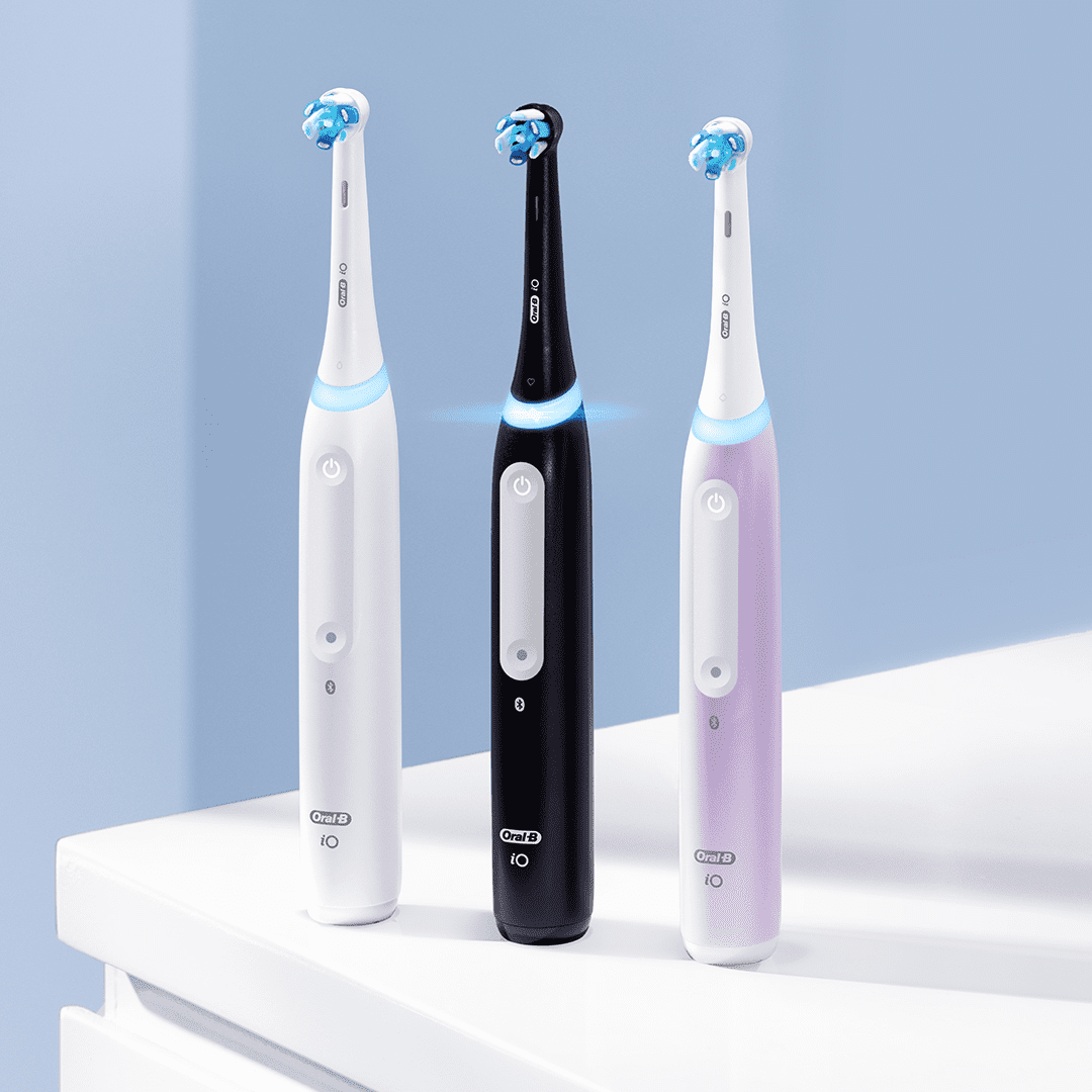 Oral-B iO Series 4 Electric Toothbrush with 1 Brush Head, Rechargeable, White, Adults & Children 3+ - Image 3