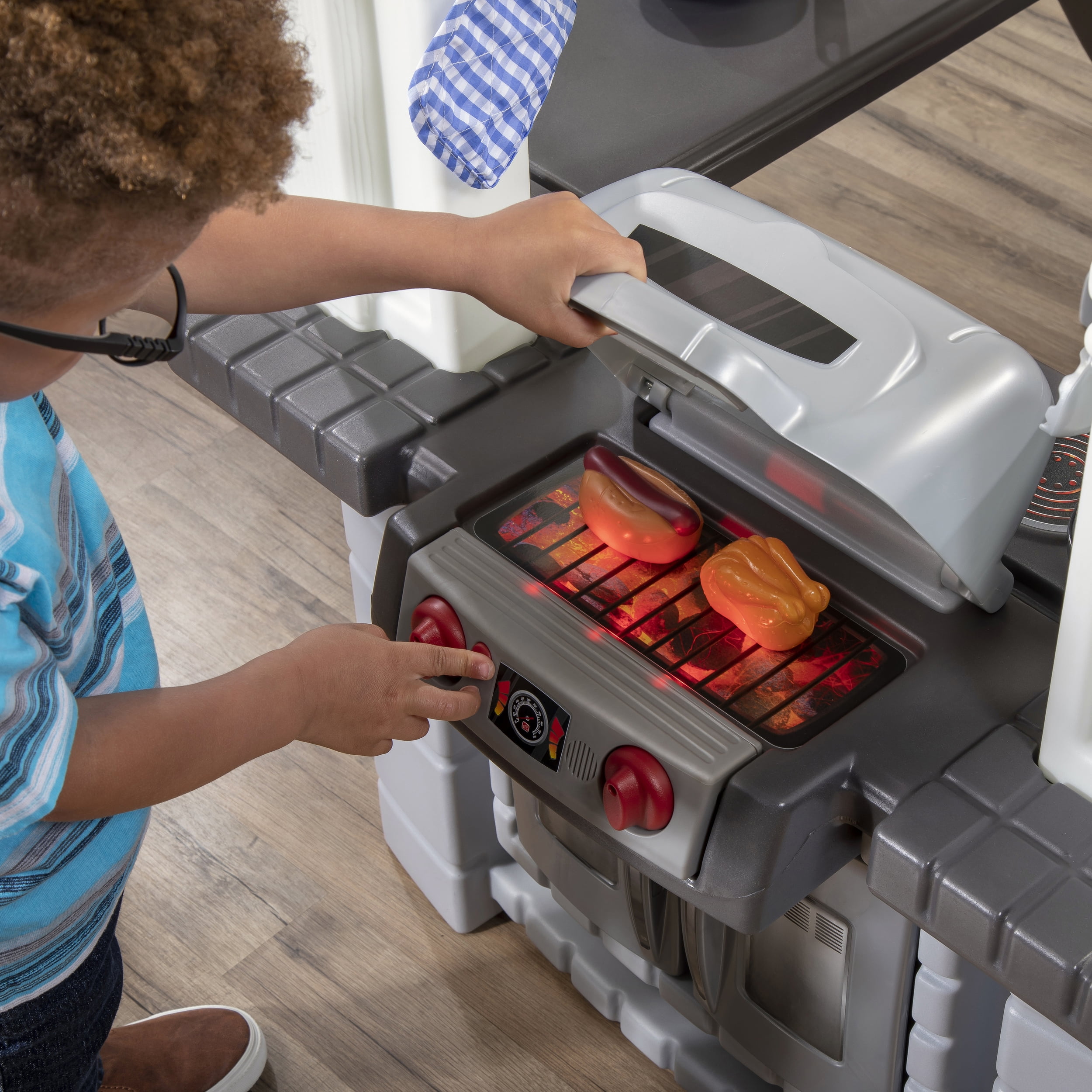 Step2 Grand Walk-in Gray Classic Kitchen & Grill Plastic Kids Kitchen Set - Image 8