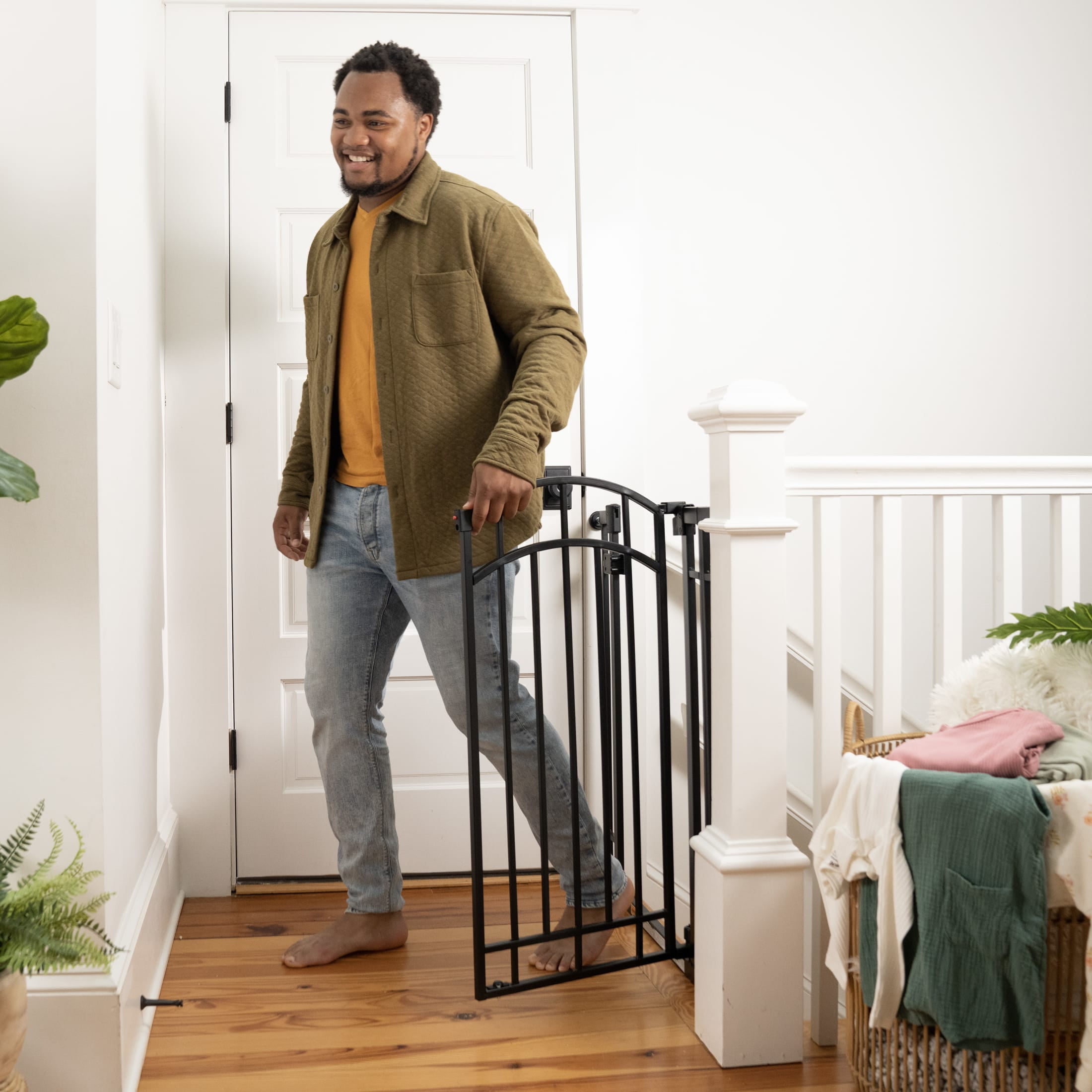 Ingenuity The Doorway 48W Series Safety Pet and Baby Gate, 28.5'-48' Wide, 36' Tall - Black - Image 14