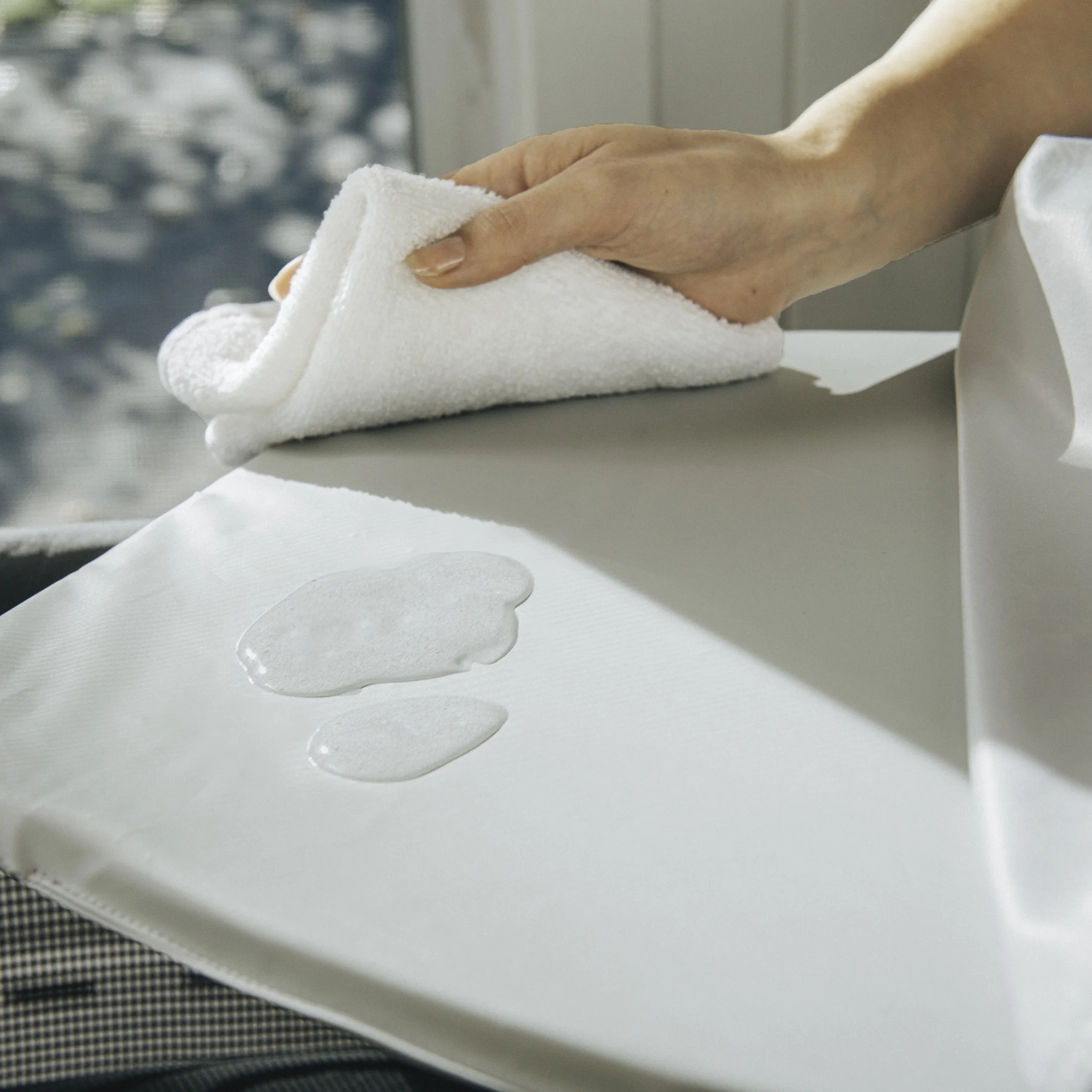 Chicco Close to You SE Portable Bedside Bassinet, Height Adjustable, Mesh Sides - Charcoal (Grey), New - Image 3