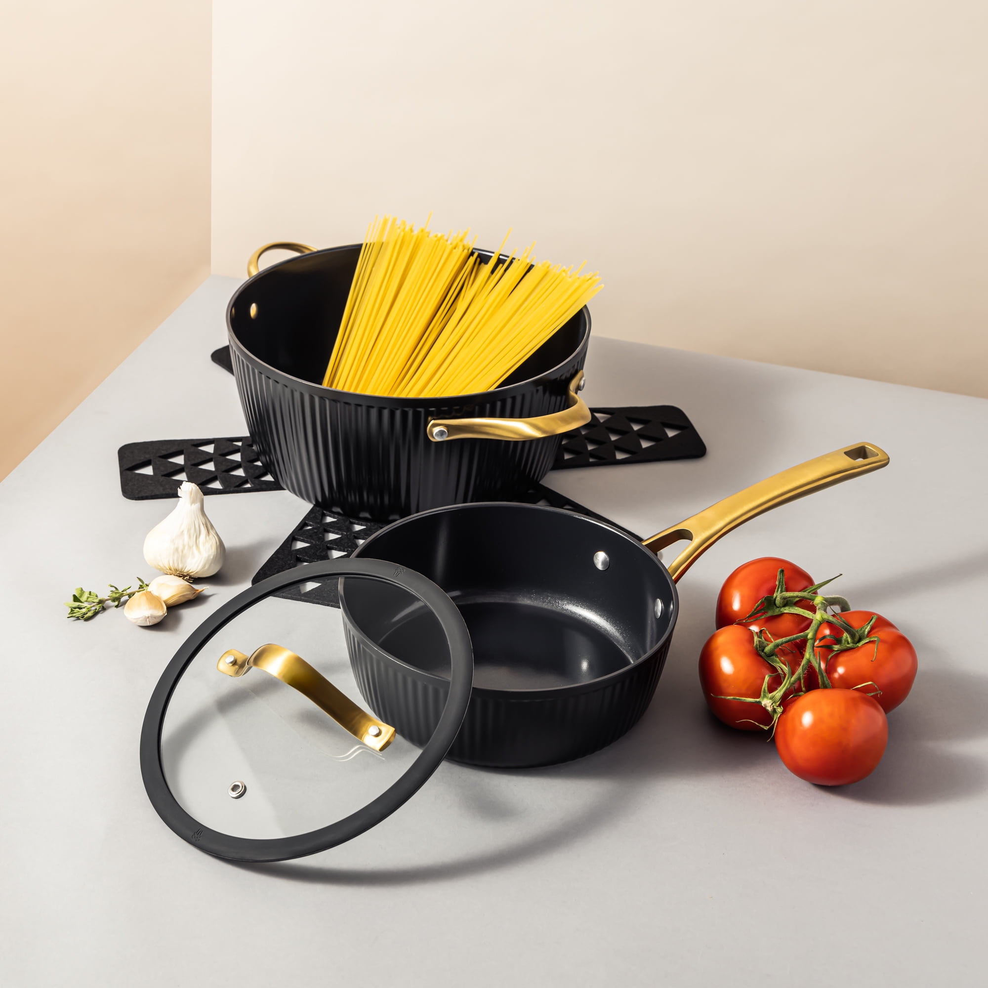 Thyme & Table 12-Piece Nonstick Signature Ribbed Cookware Set, Pots and Pans Set - Black & Gold - Image 6