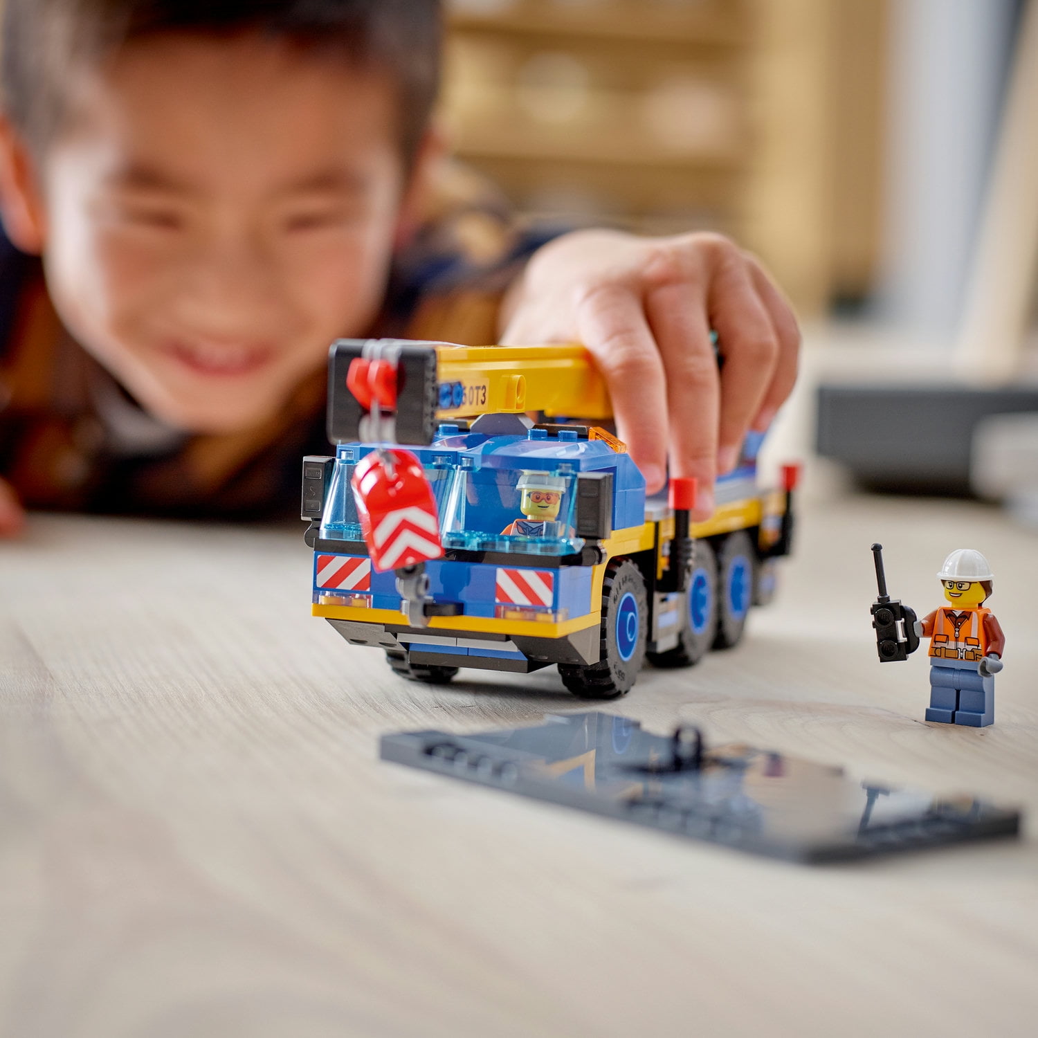 LEGO City Great Vehicles Mobile Crane Truck Toy Building Set 60324 - Construction Vehicle Model, Featuring 2 Minifigures with Tool Toys Kit and Road Plate, Playset for Boys and Girls Ages 7+ - Image 7
