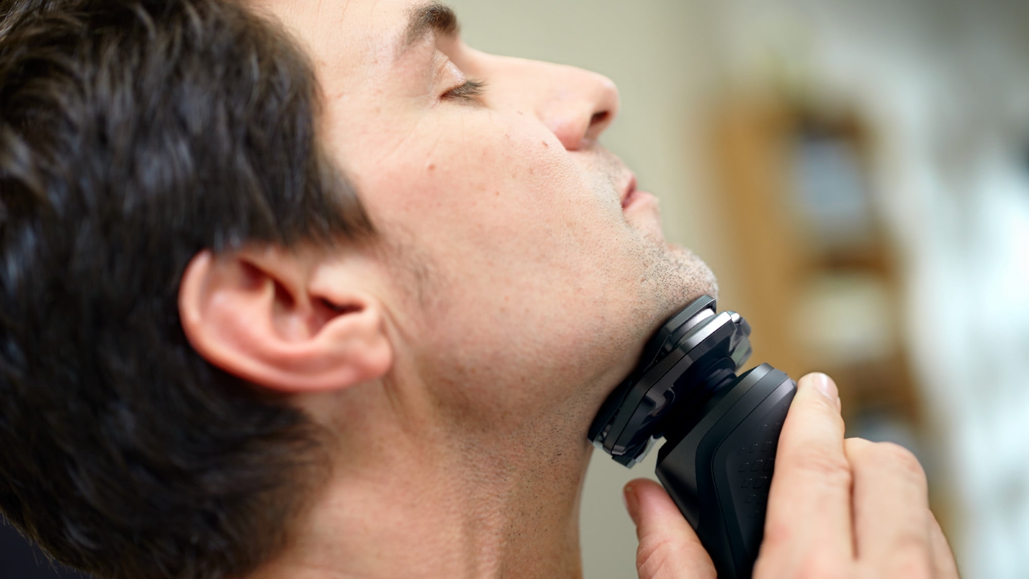 Philips Norelco Shaver 5300, Rechargeable Wet & Dry Shaver with Pop-Up Trimmer, S5588/81 - Image 6