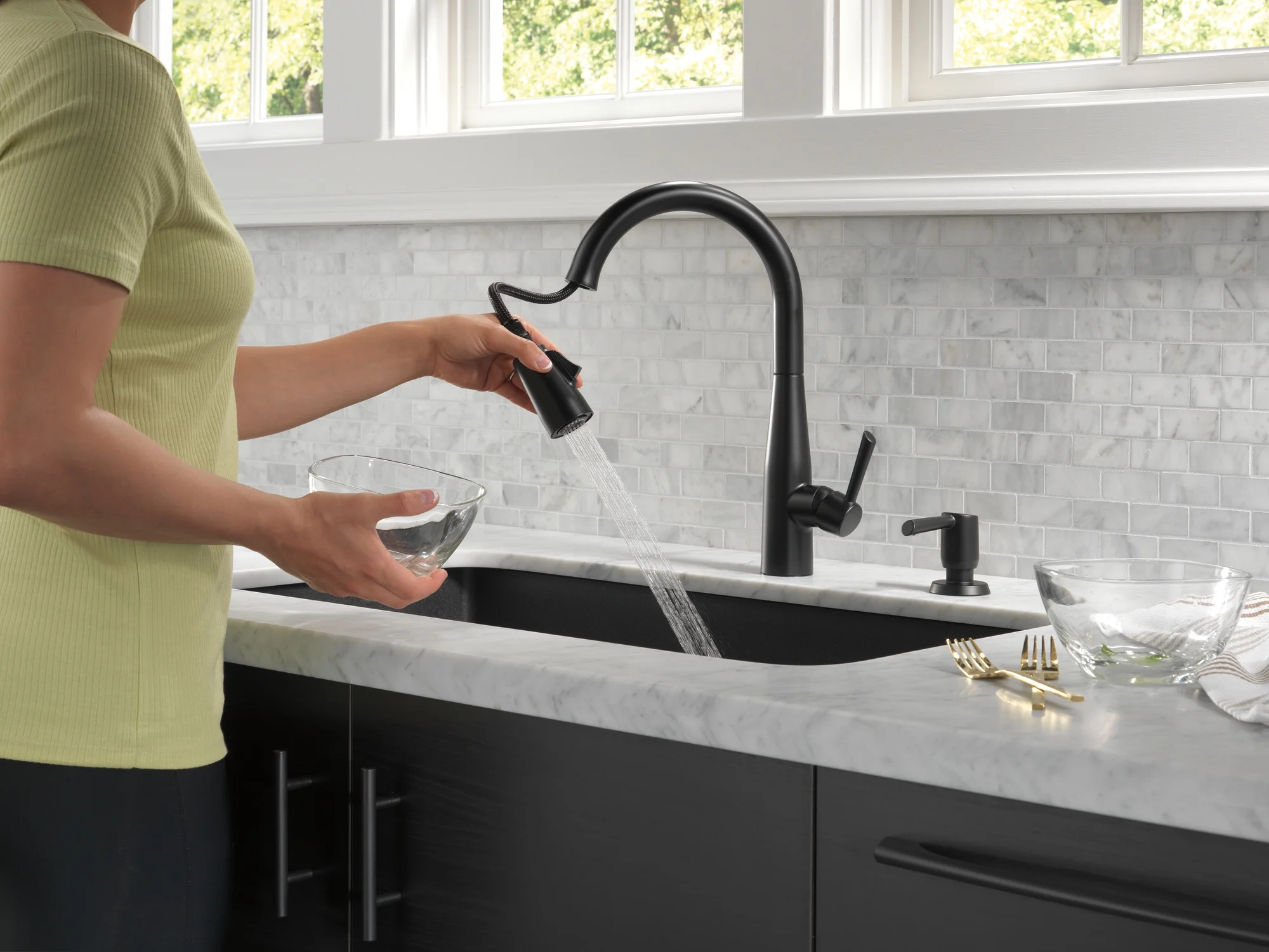 Delta Essa Metal Soap Dispenser - RP100736BL - Matte Black - Image 5