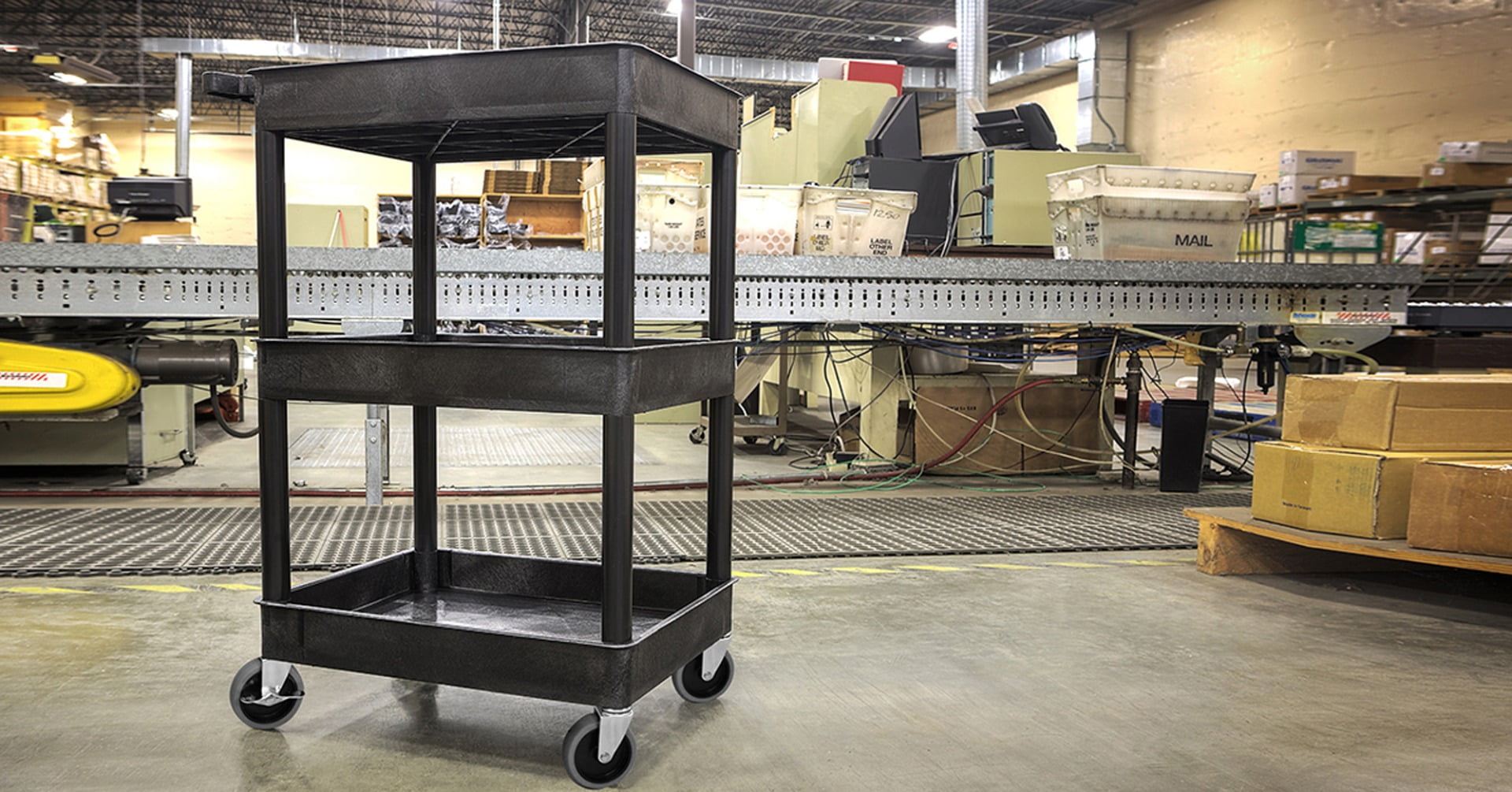 Luxor 18" x 24" Three Shelf Tub Utility Cart - Black - Image 5