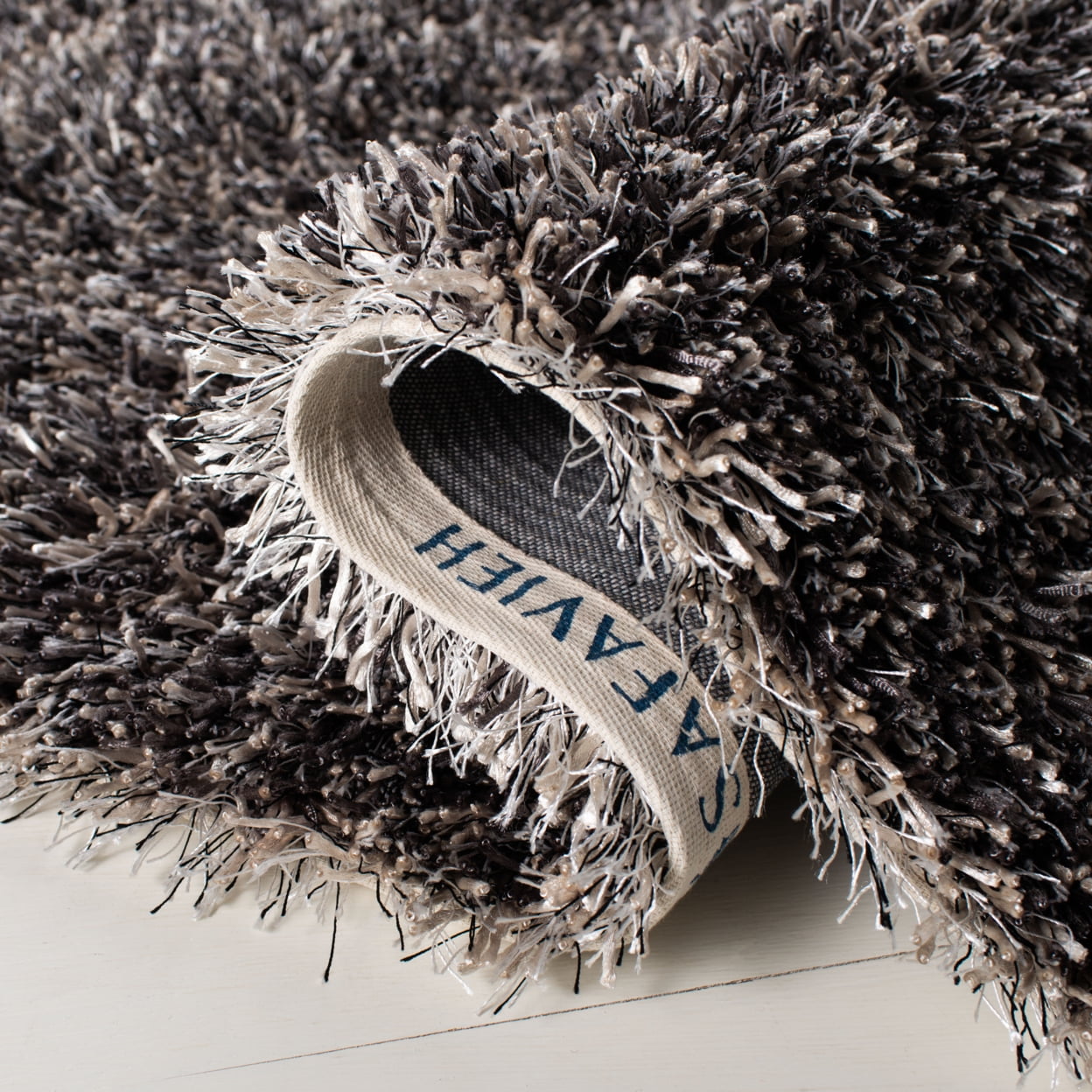 SAFAVIEH New Orleans Darius Solid Polyester Shag Area Rug, Platinum/Ivory, 3' x 5' - Image 9