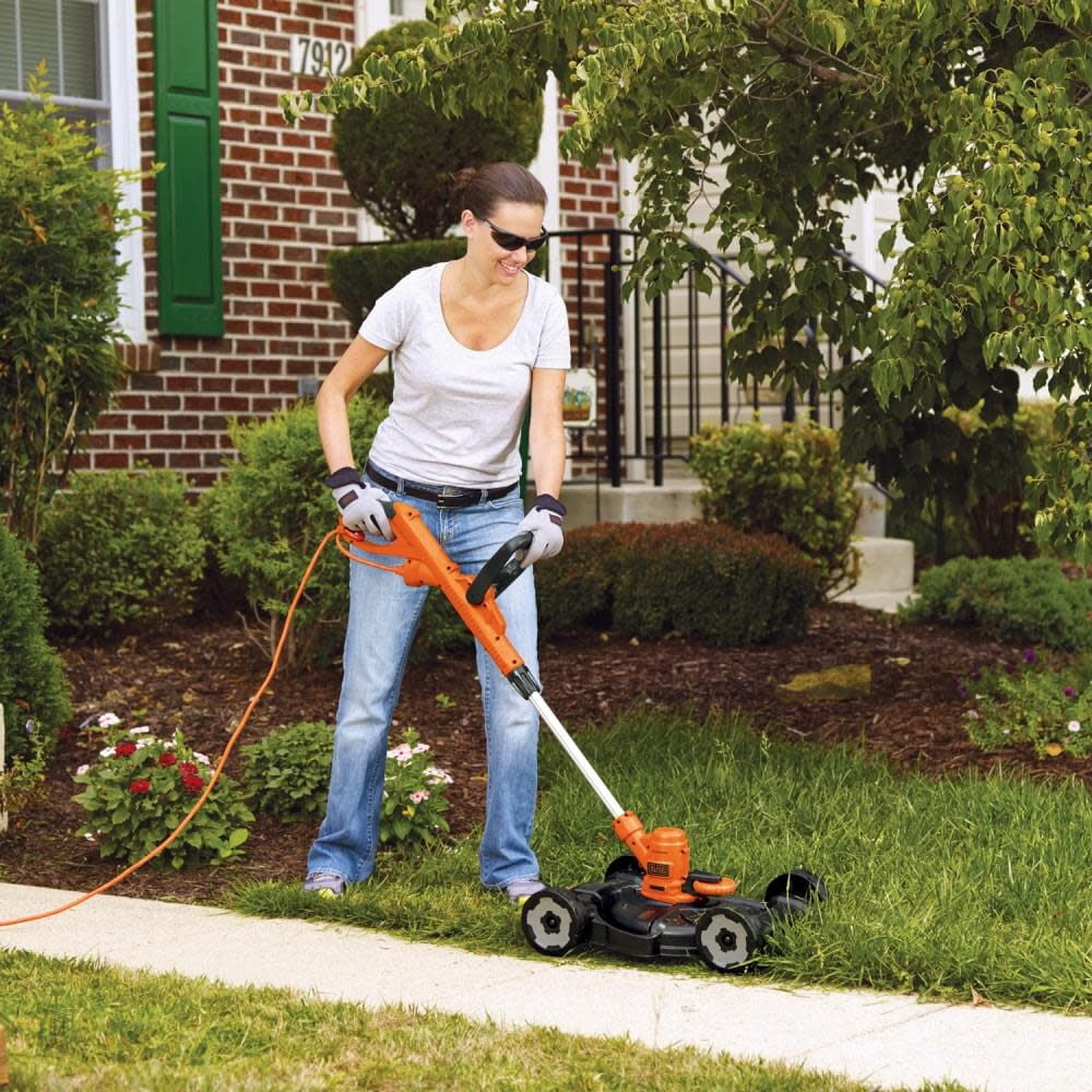 BLACK+DECKER 3-in-1 String Trimmer/Edger & Lawn Mower, 6.5-Amp, 12-Inch, Corded, (MTE912) - Image 2