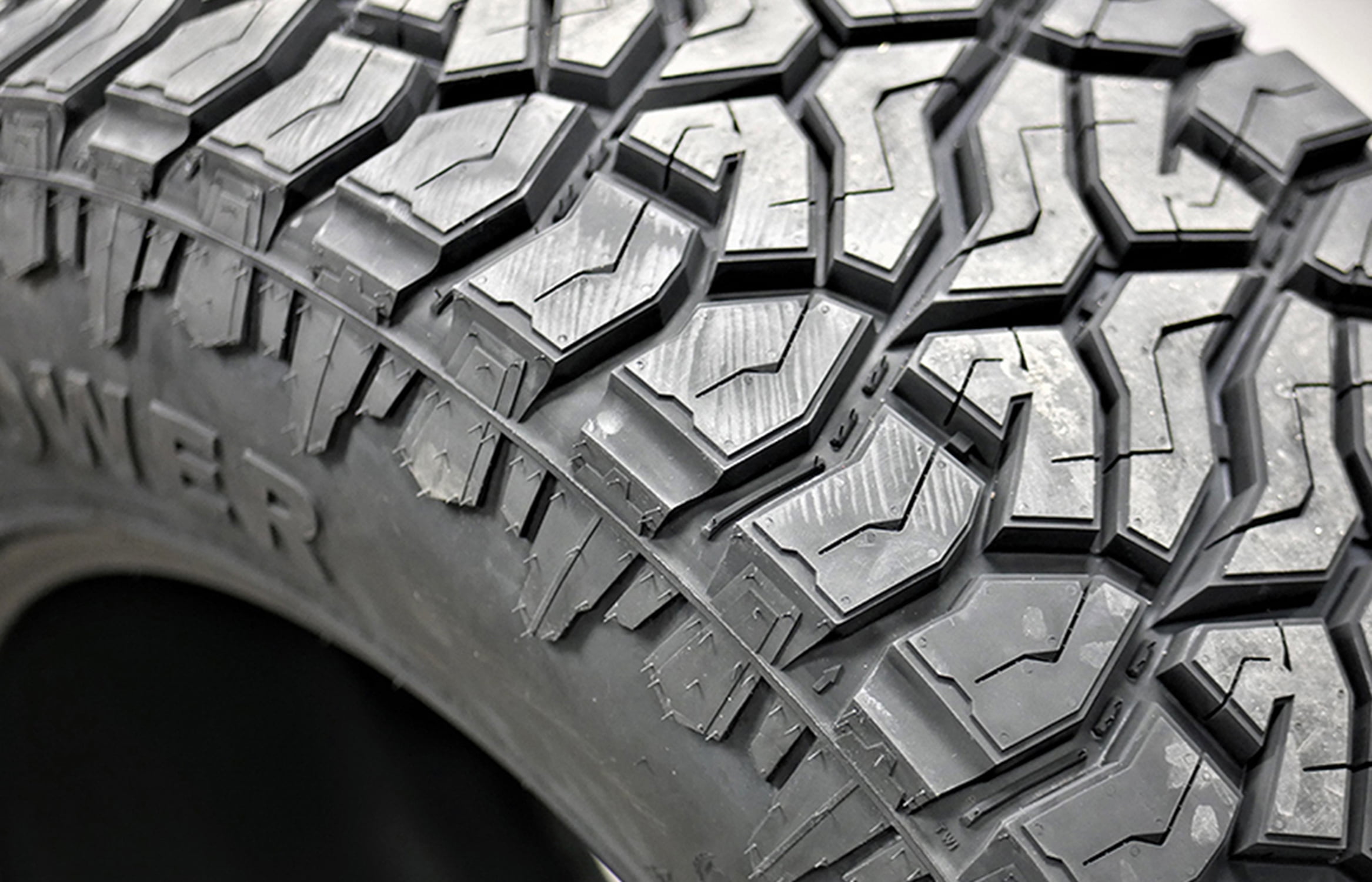 Venom Power Terra Hunter R/T 275/55R20 117T XL Rugged Terrain Tire - Image 7