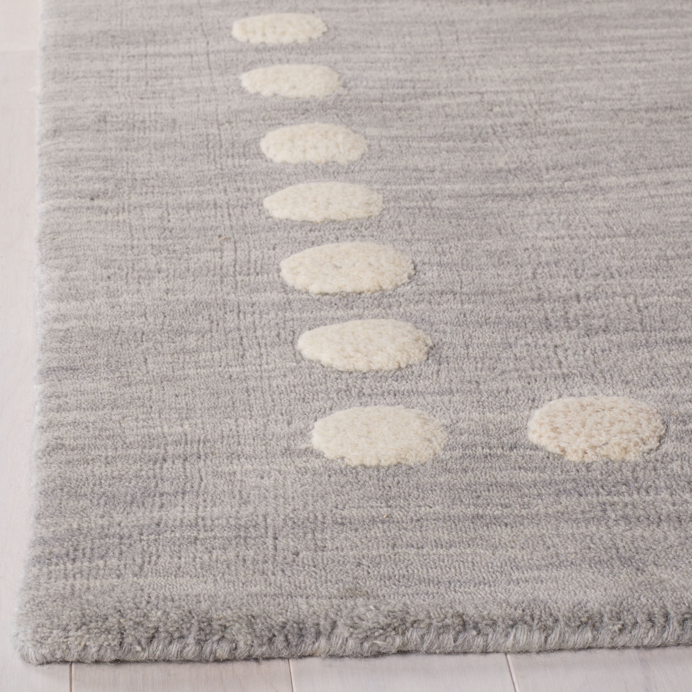 SAFAVIEH Kids Fiona Solid Bordered Wool Area Rug, Grey, 4' x 6' - Image 4