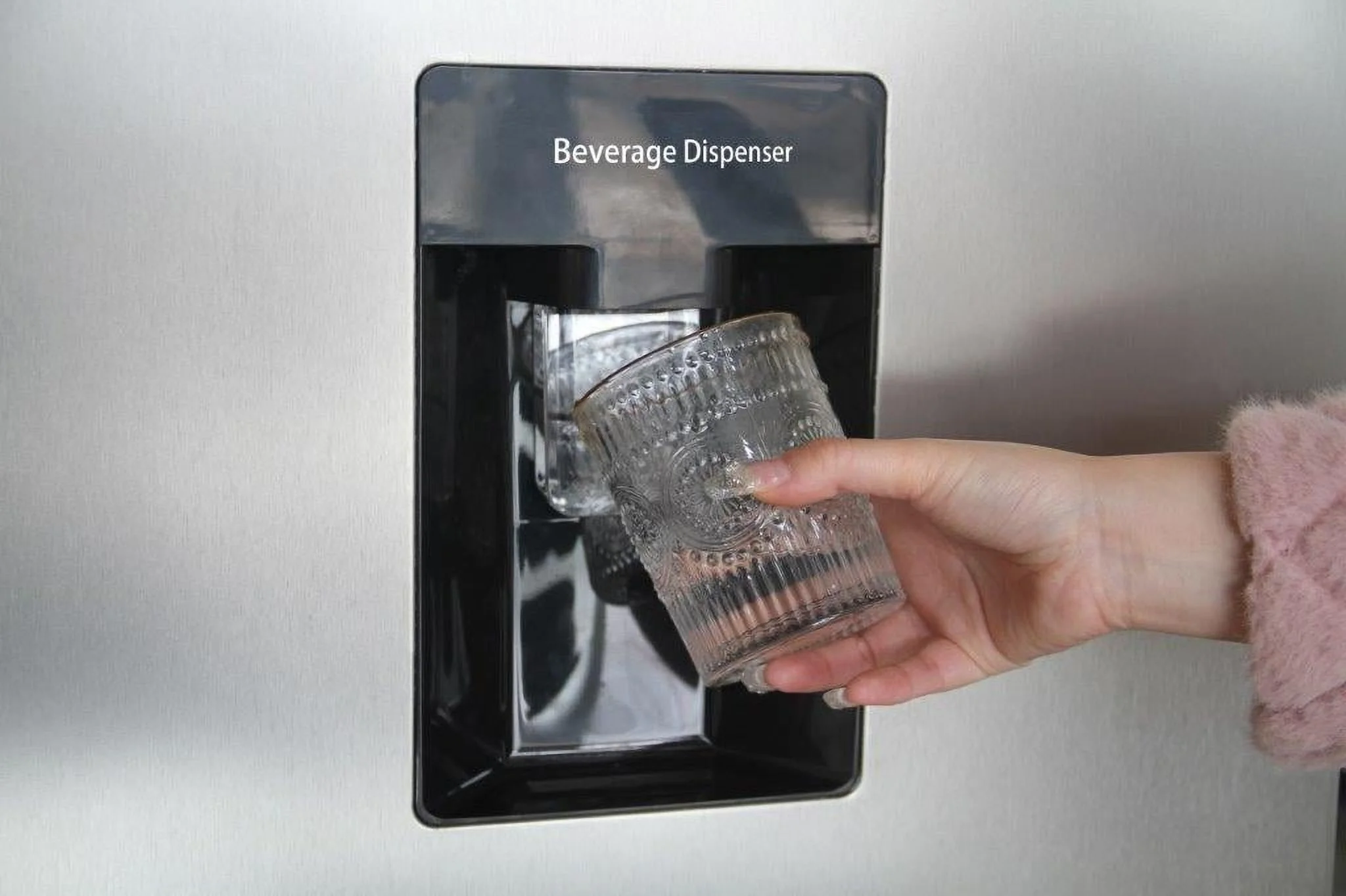 Frigidaire, 7.3 Cu. Ft. Top Mount Refrigerator, Integrated Beverage Dispenser,Platinum - Image 9