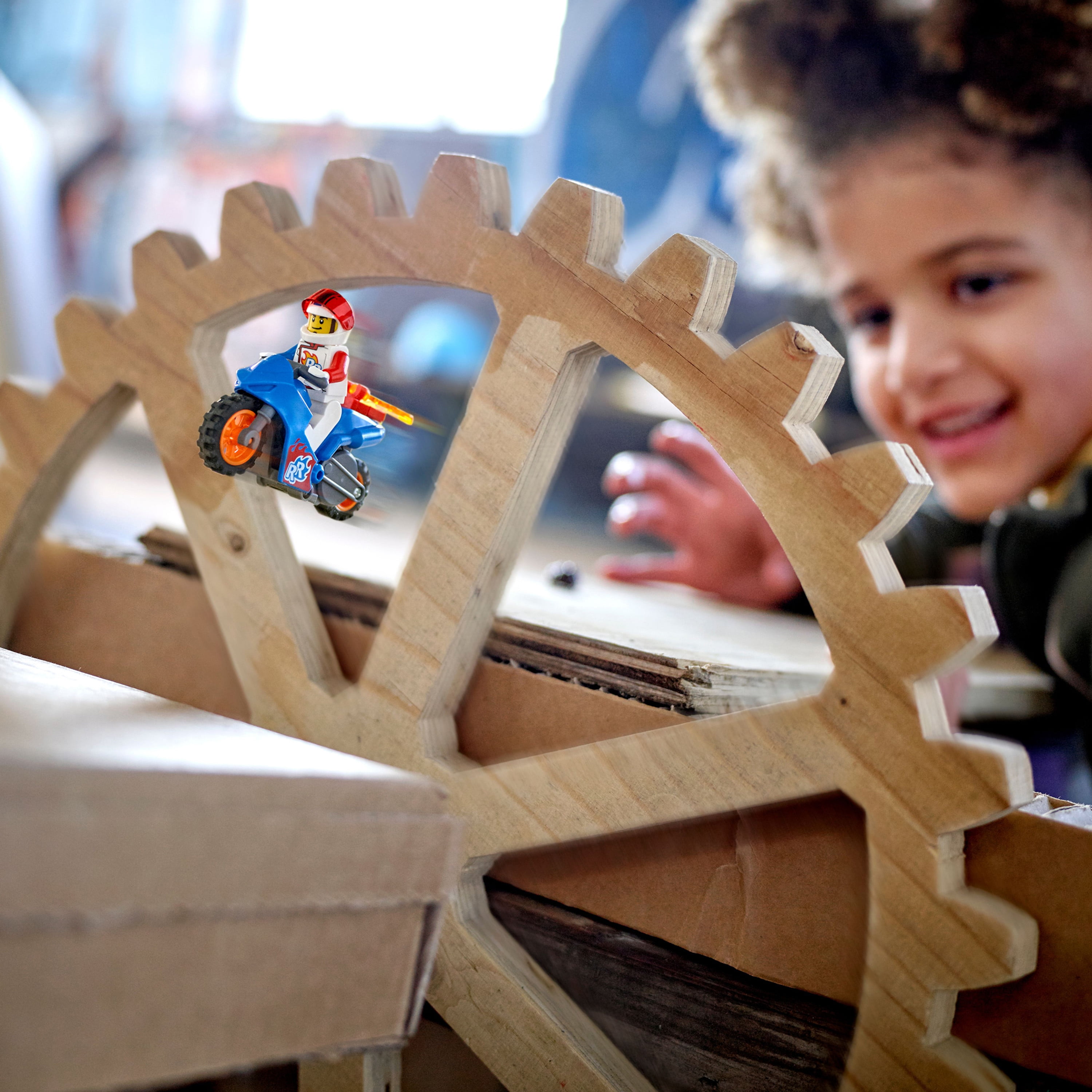 LEGO City Stuntz Value Set 3 Minifigures 3 Bikes and Carrying Case 66707 - Image 8