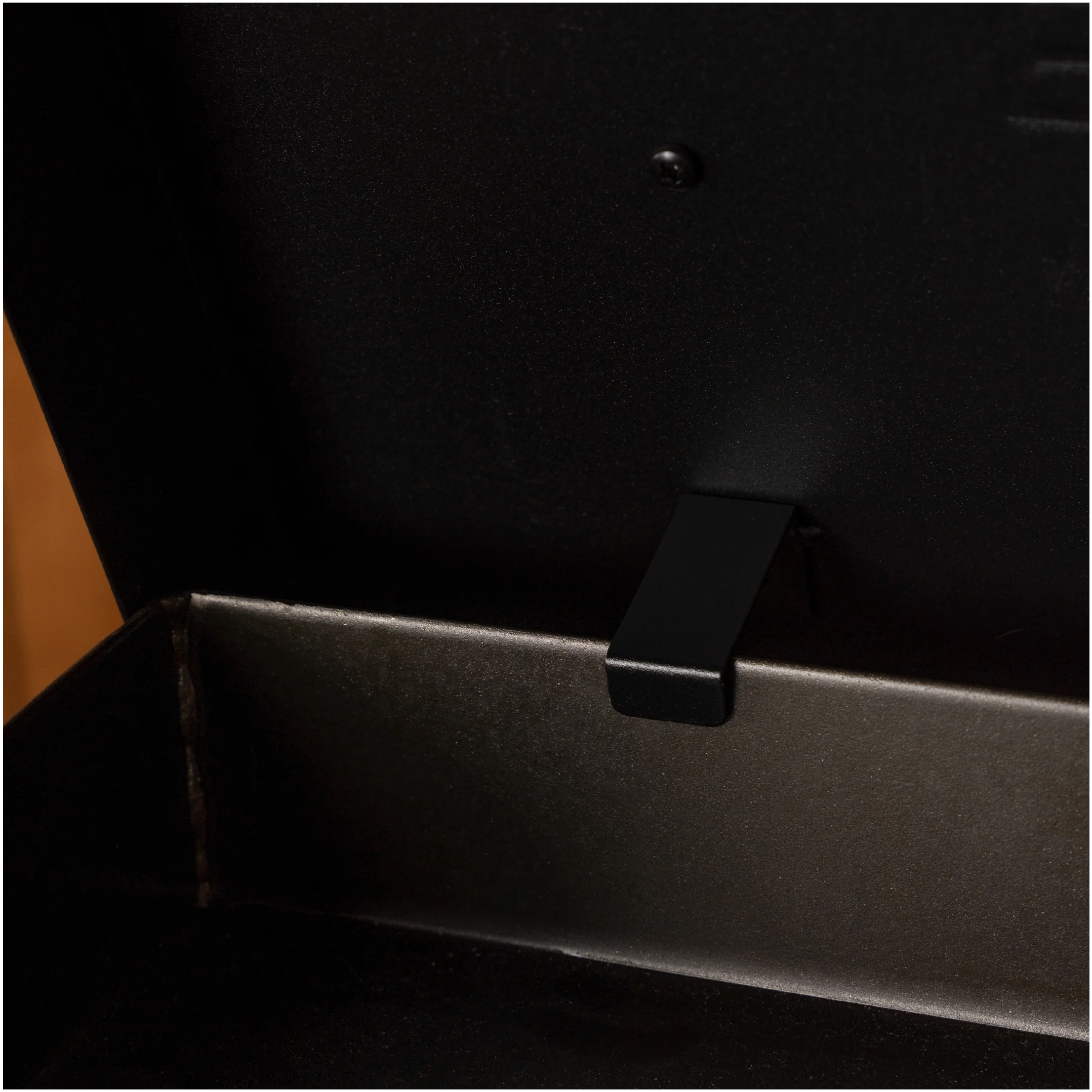 Blackstone 22" Griddle Hard Cover (Model 5079) for Front and Rear Grease Models, Black - Image 3