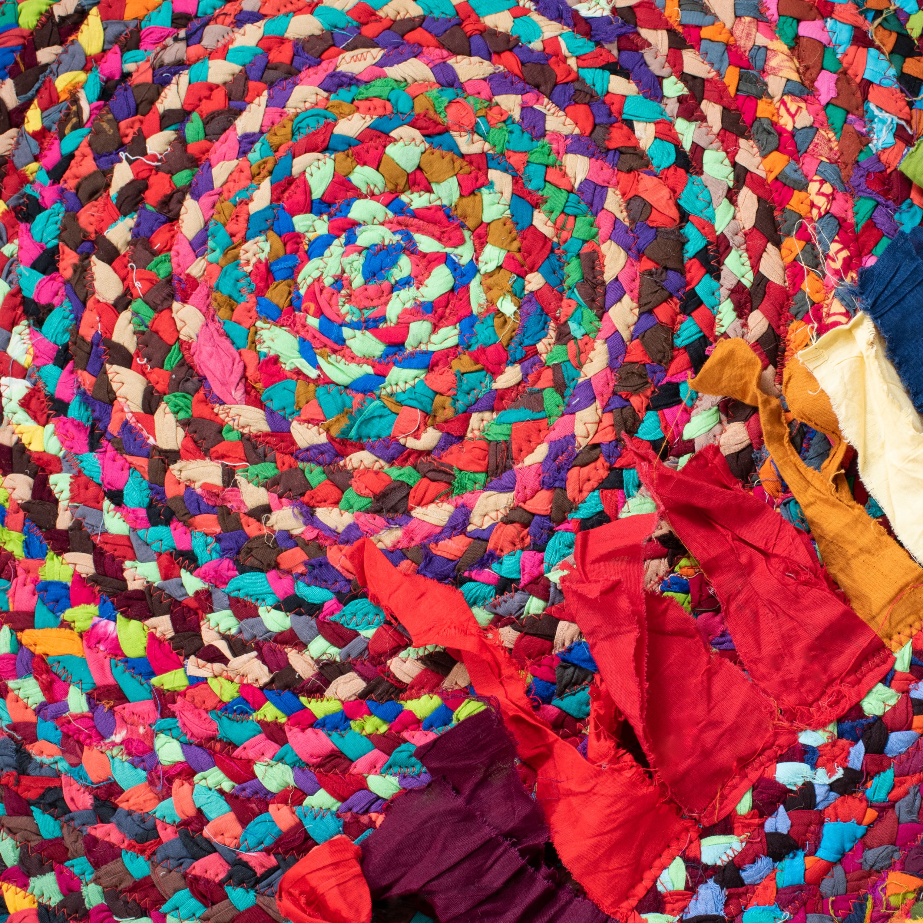 SAFAVIEH Braided Paisley Transitional Cotton Reversible Area Rug, Red/Multi, 5' x 5' Round - Image 4