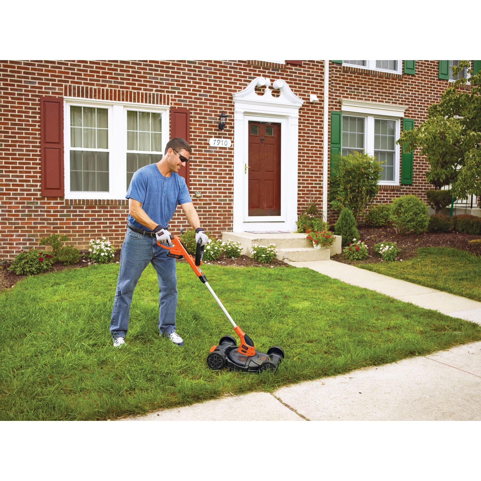 BLACK+DECKER 20V MAX* Lithium 12 inch 3-in-1 Compact Mower, MTC220 - Image 3