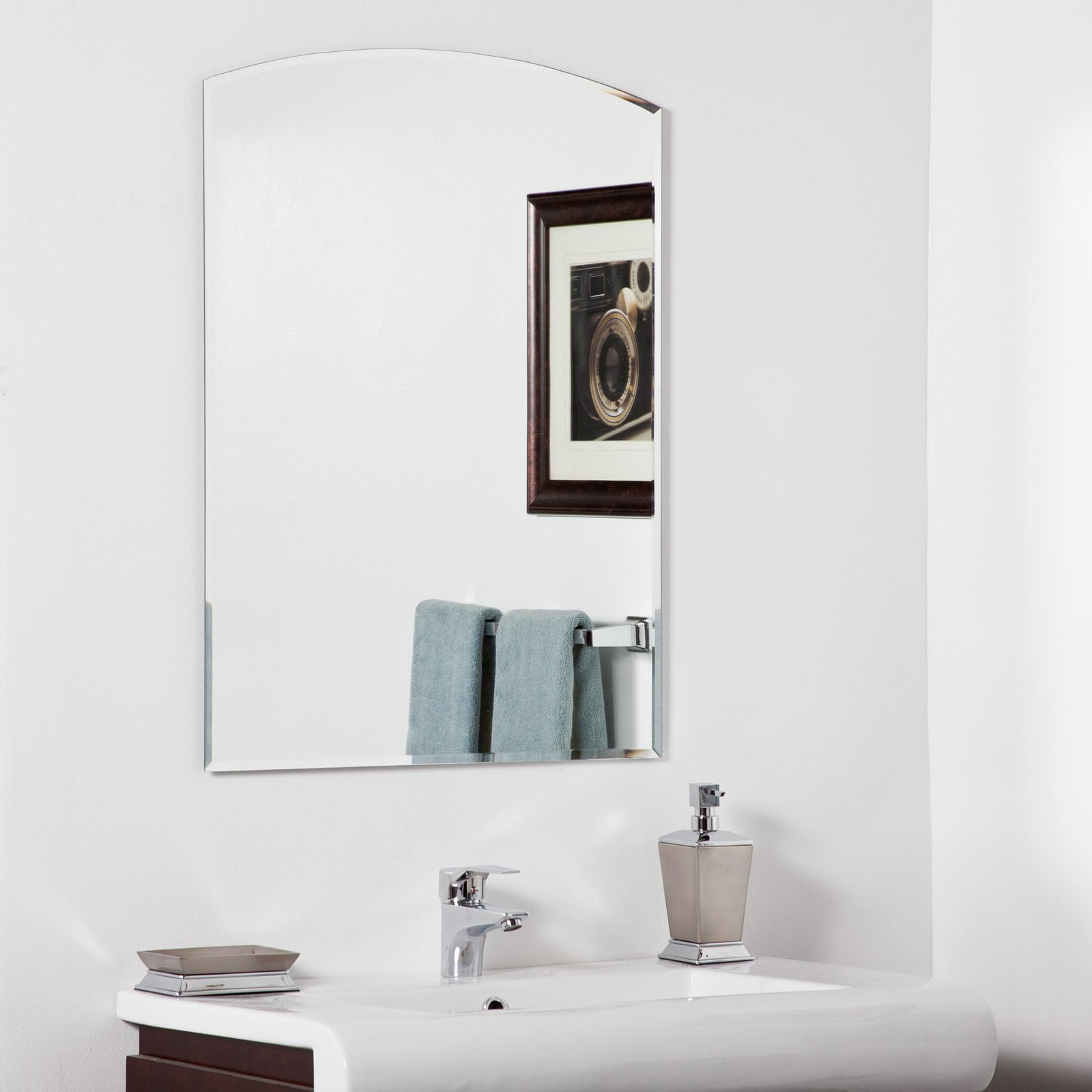 Decor Wonderland Katherine Modern Frameless Bathroom Mirror