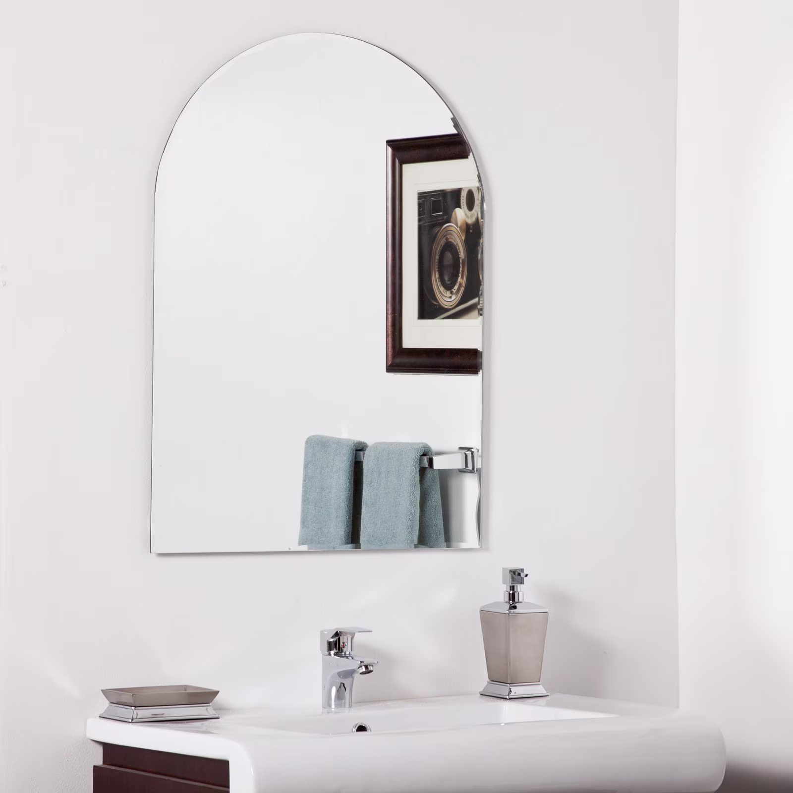Decor Wonderland Rita Modern Bathroom Mirror, Silver