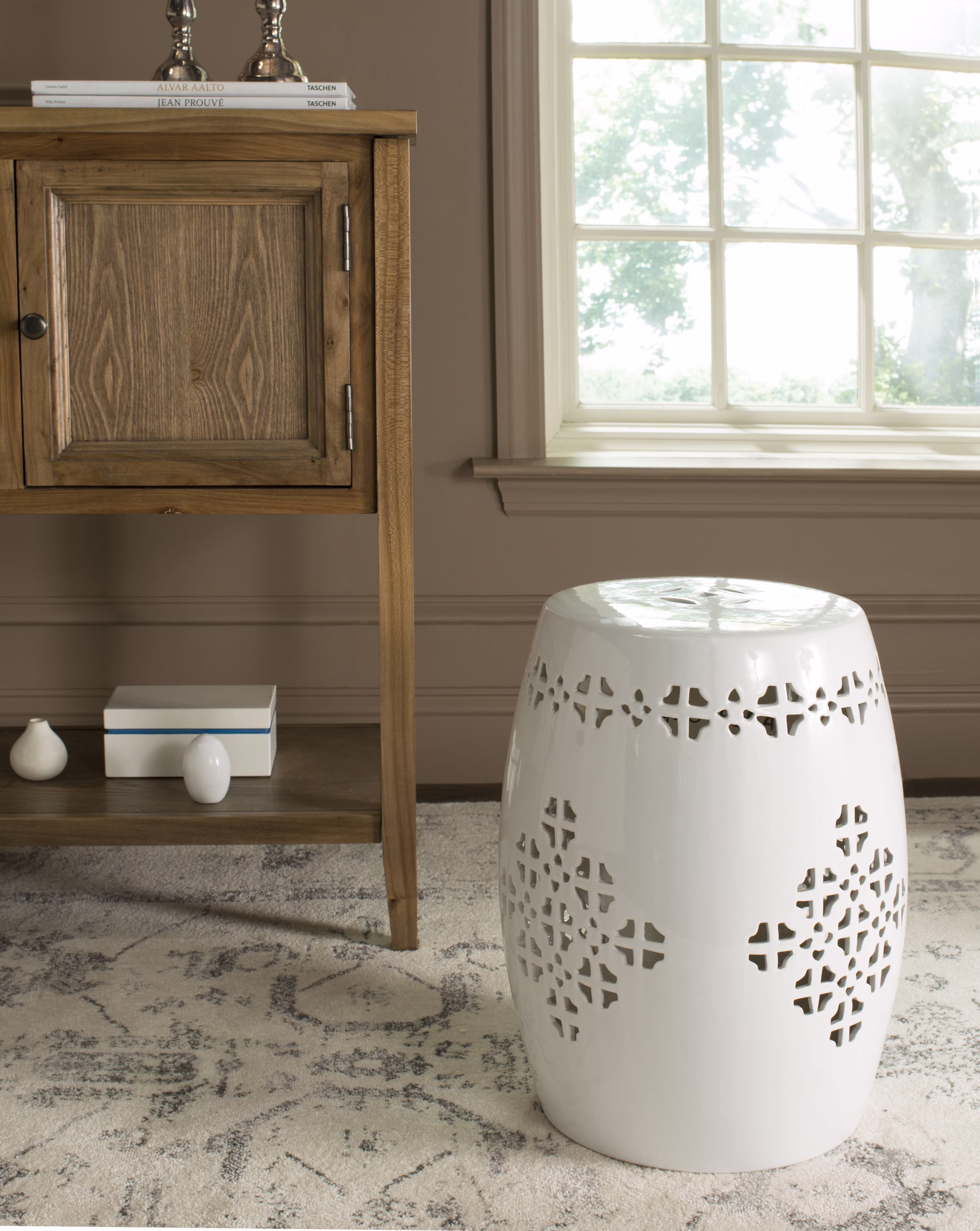 Safavieh Quatrefoil Drum Indoor/Outdoor Garden Stool, Antique White