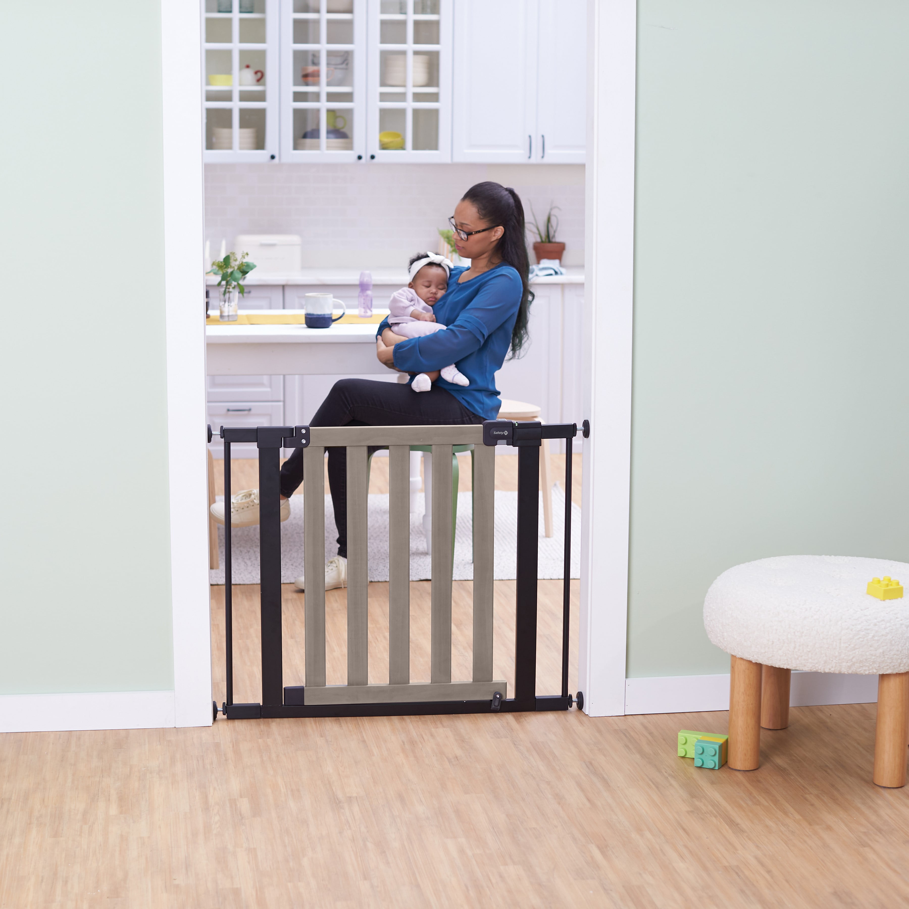 Safety 1st Wood-and-Metal Flat Slat Gate, Grey