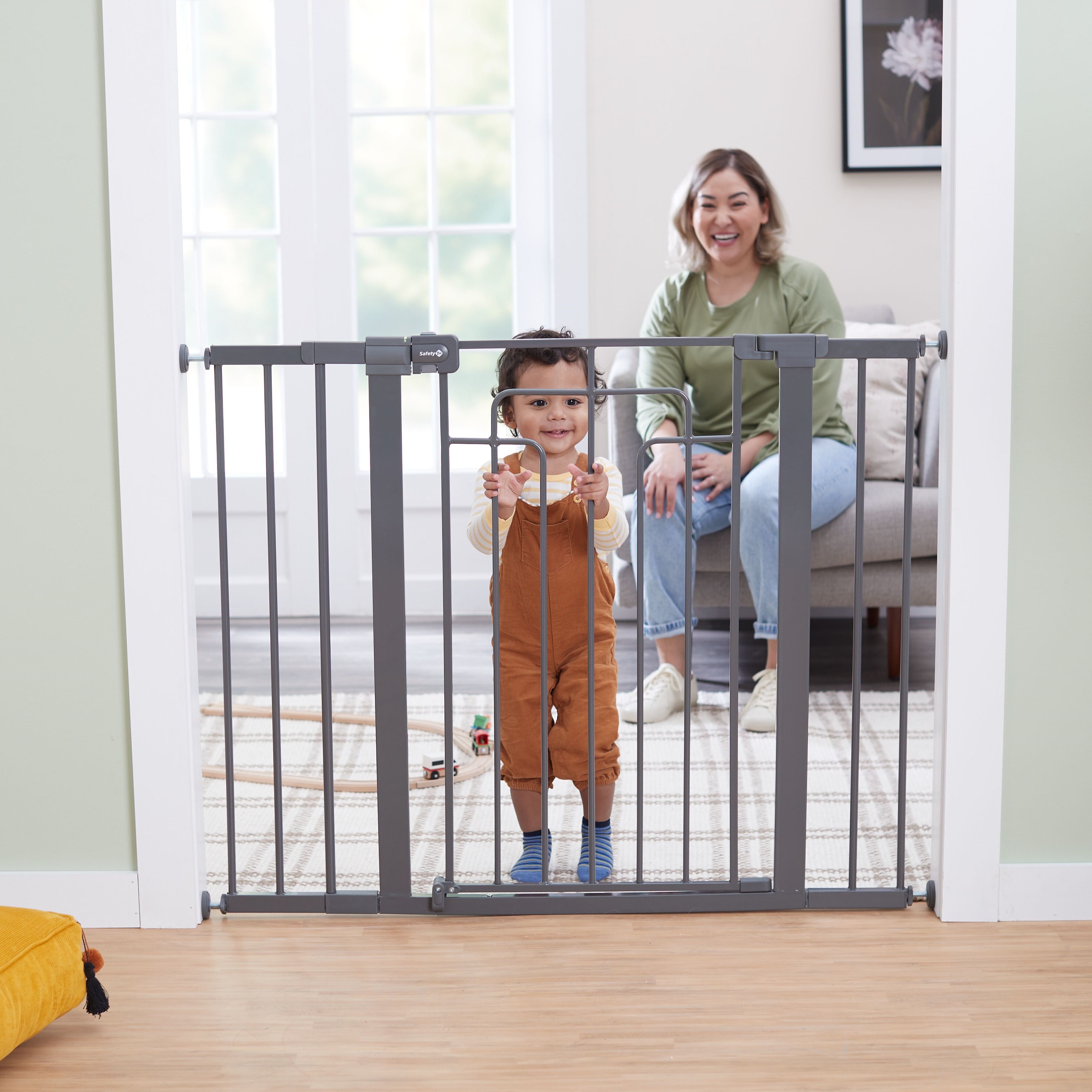 Safety 1st Contemporary Tall-and-Wide Gate, Grey