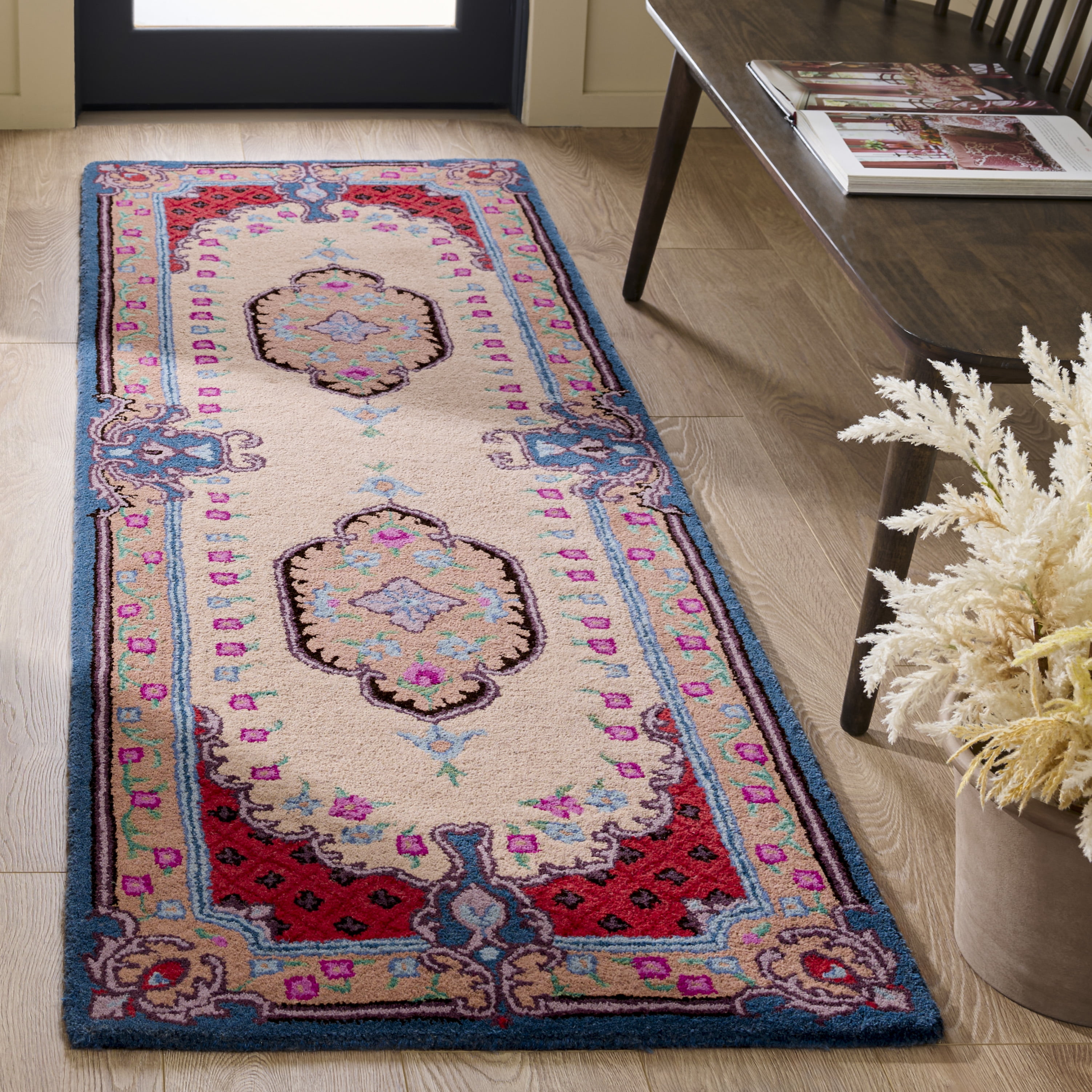 SAFAVIEH Bellagio Chandler Floral Wool Runner Rug, Ivory/Pink, 2'3" x 7'