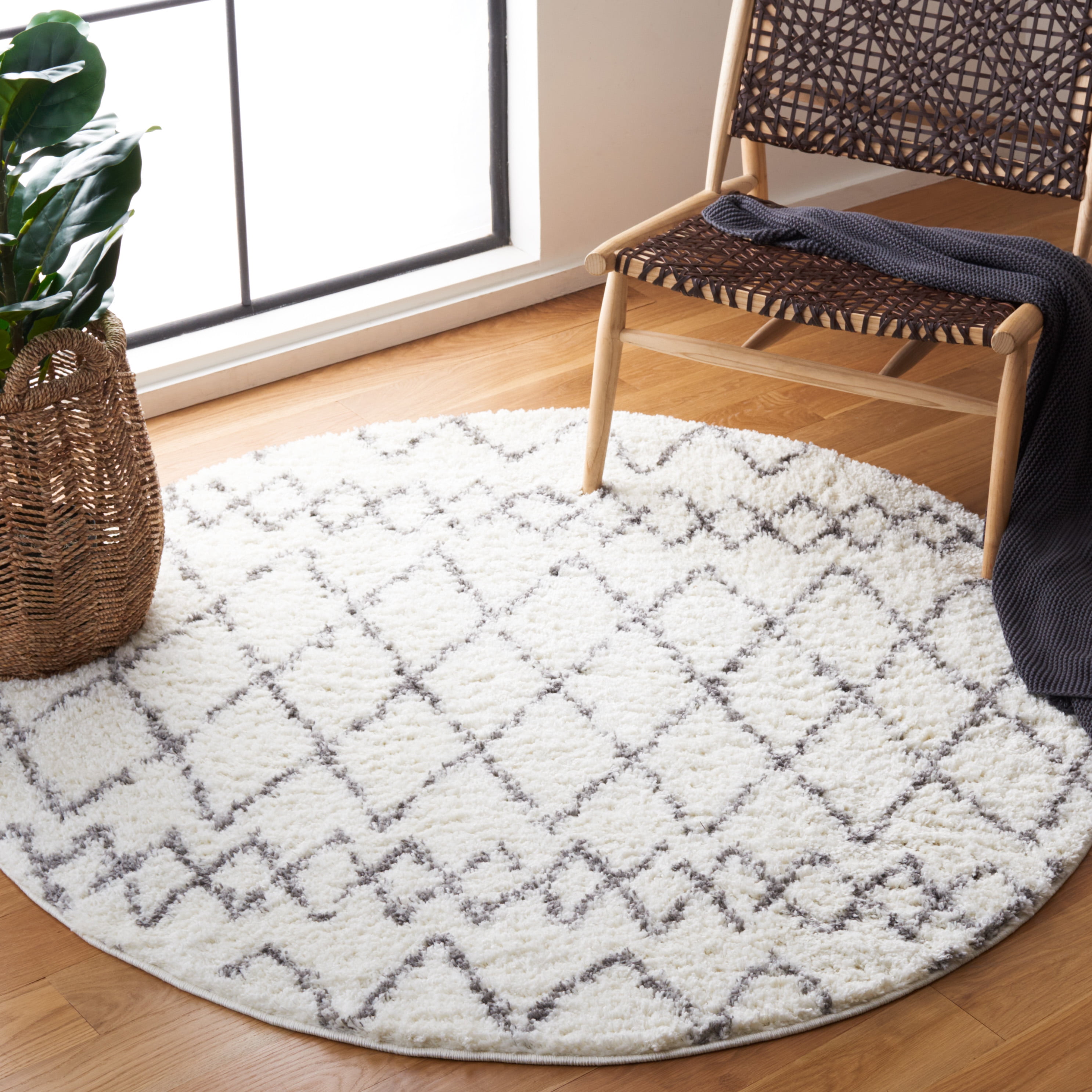 SAFAVIEH Berber Feride Geometric Shag Area Rug, Cream/Light Gray, 5'1" x 5'1" Round