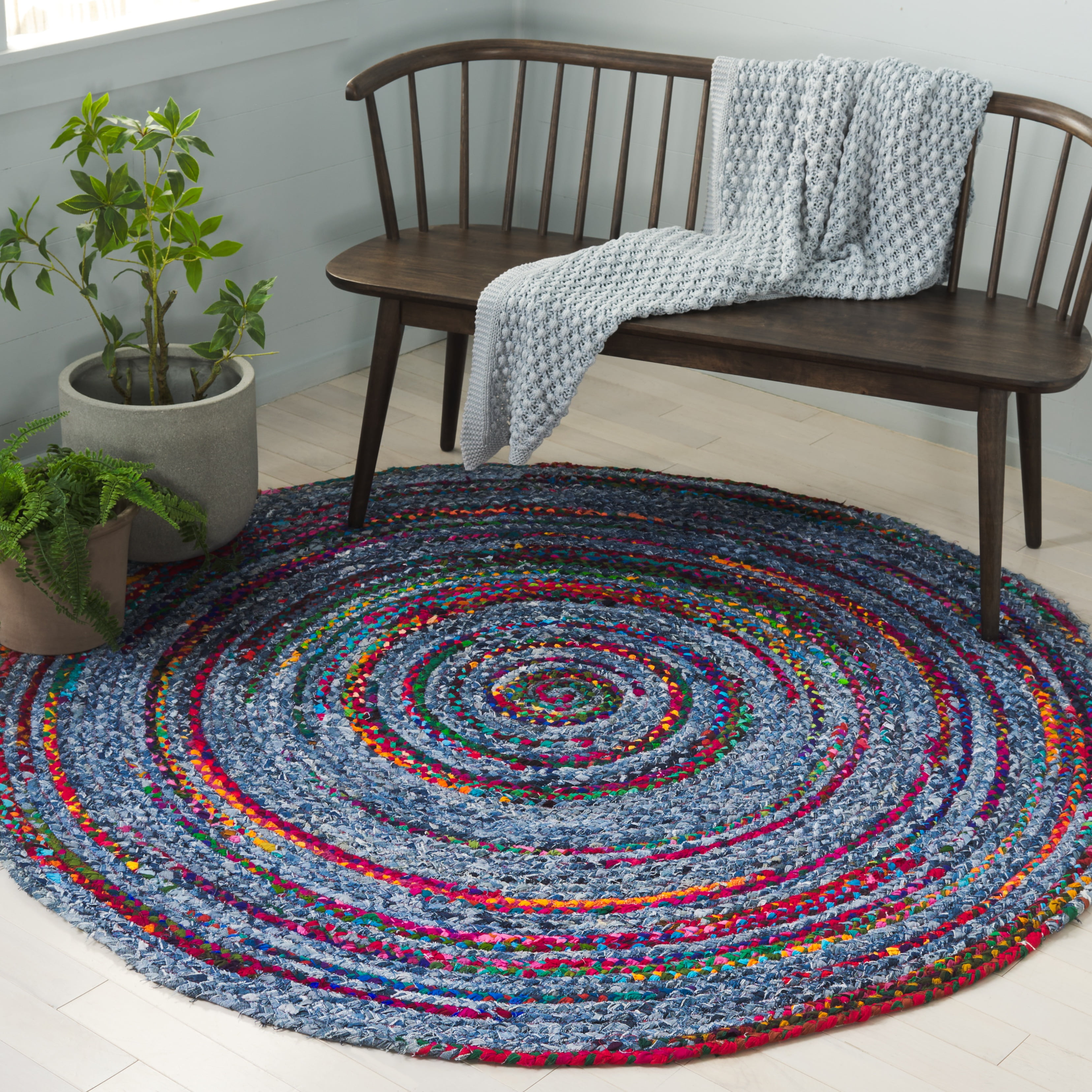 SAFAVIEH Braided Jeanie Geometric Cotton Reversible Area Rug, Blue/Red, 6' x 6' Round