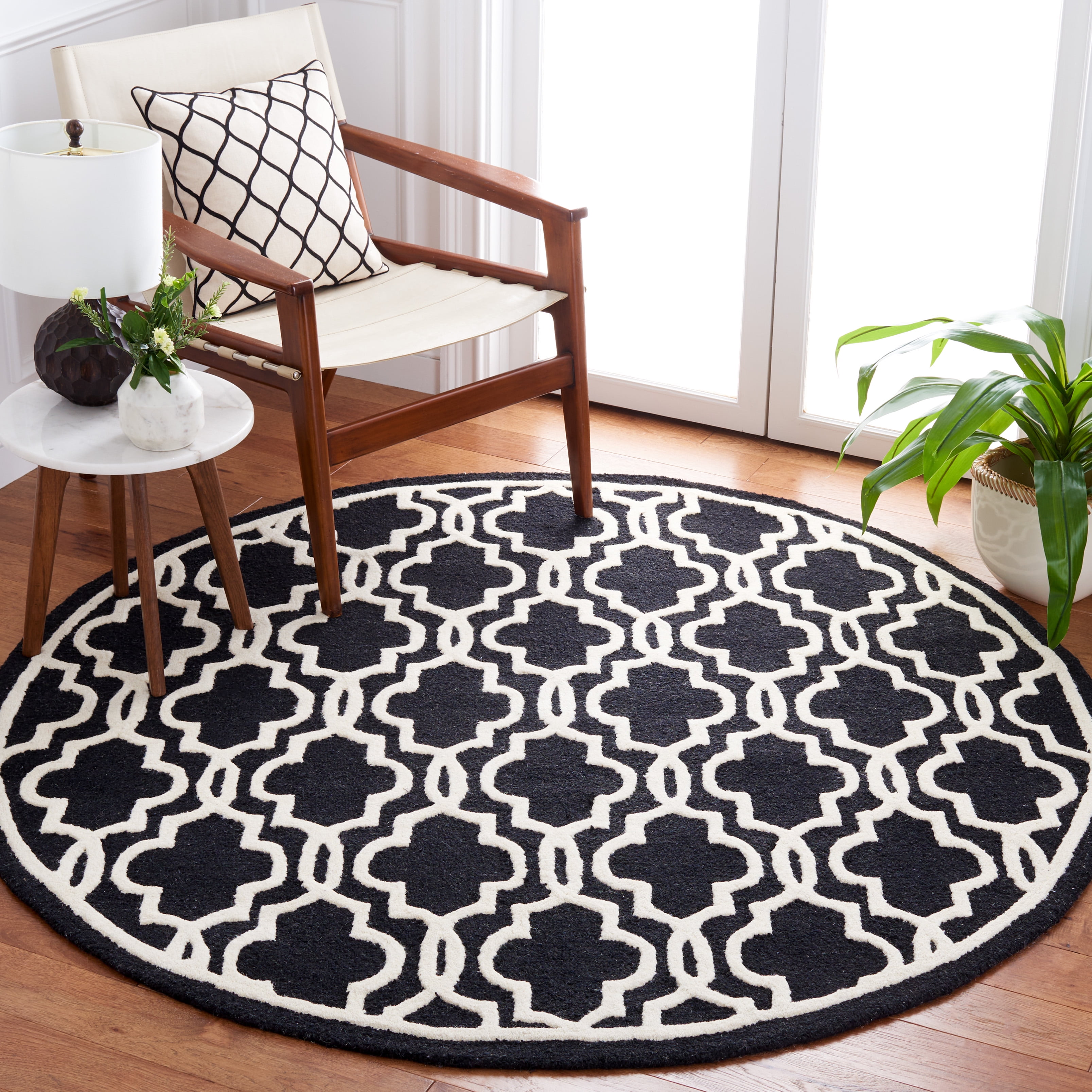 SAFAVIEH Cambridge Kyle Geometric Wool Area Rug, Black/Ivory, 6' x 6' Round