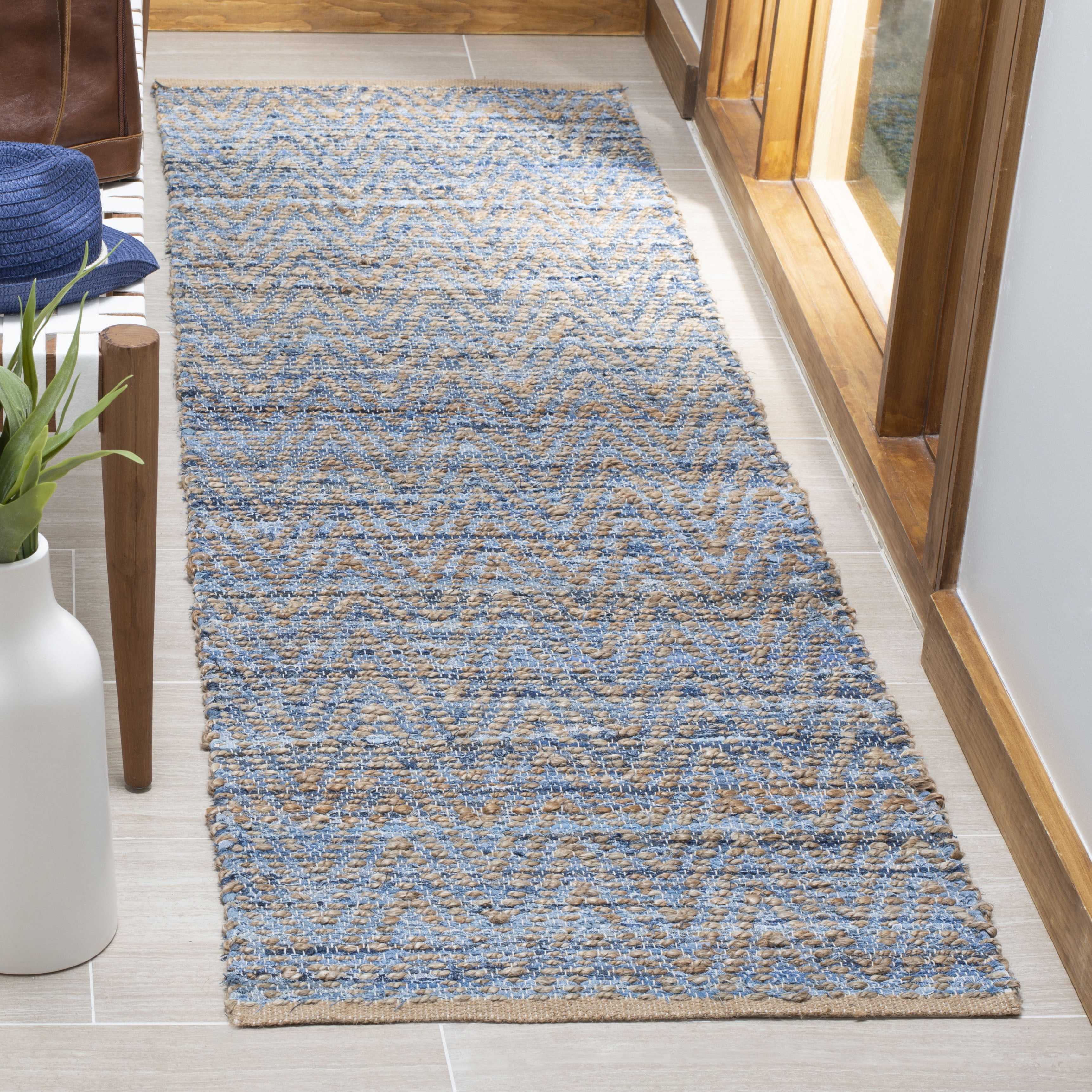 SAFAVIEH Cape Cod Leo Geometric Runner Rug, Natural/Blue, 2'3" x 22'