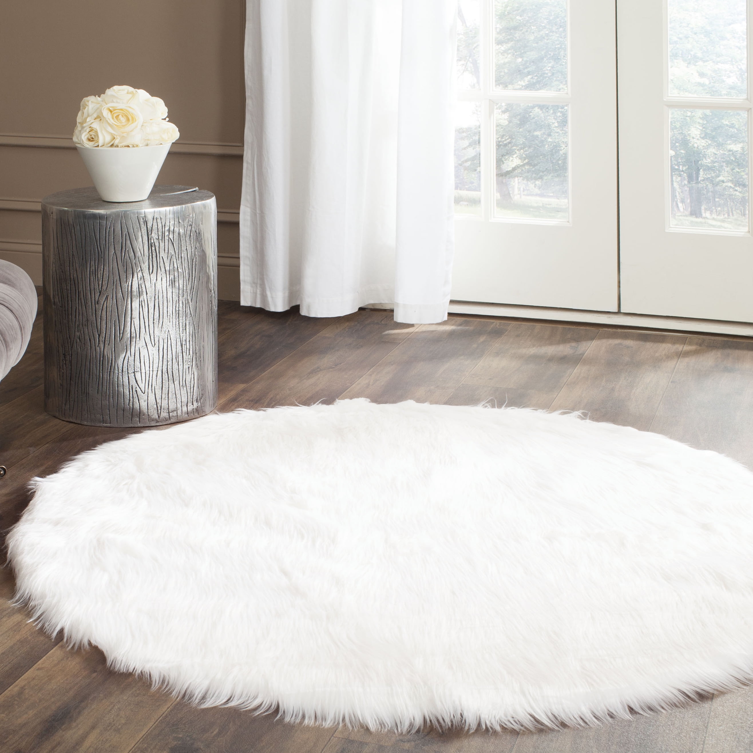 SAFAVIEH Faux Sheep Skin Vesna Solid Area Rug, Ivory, 4' x 4' Round