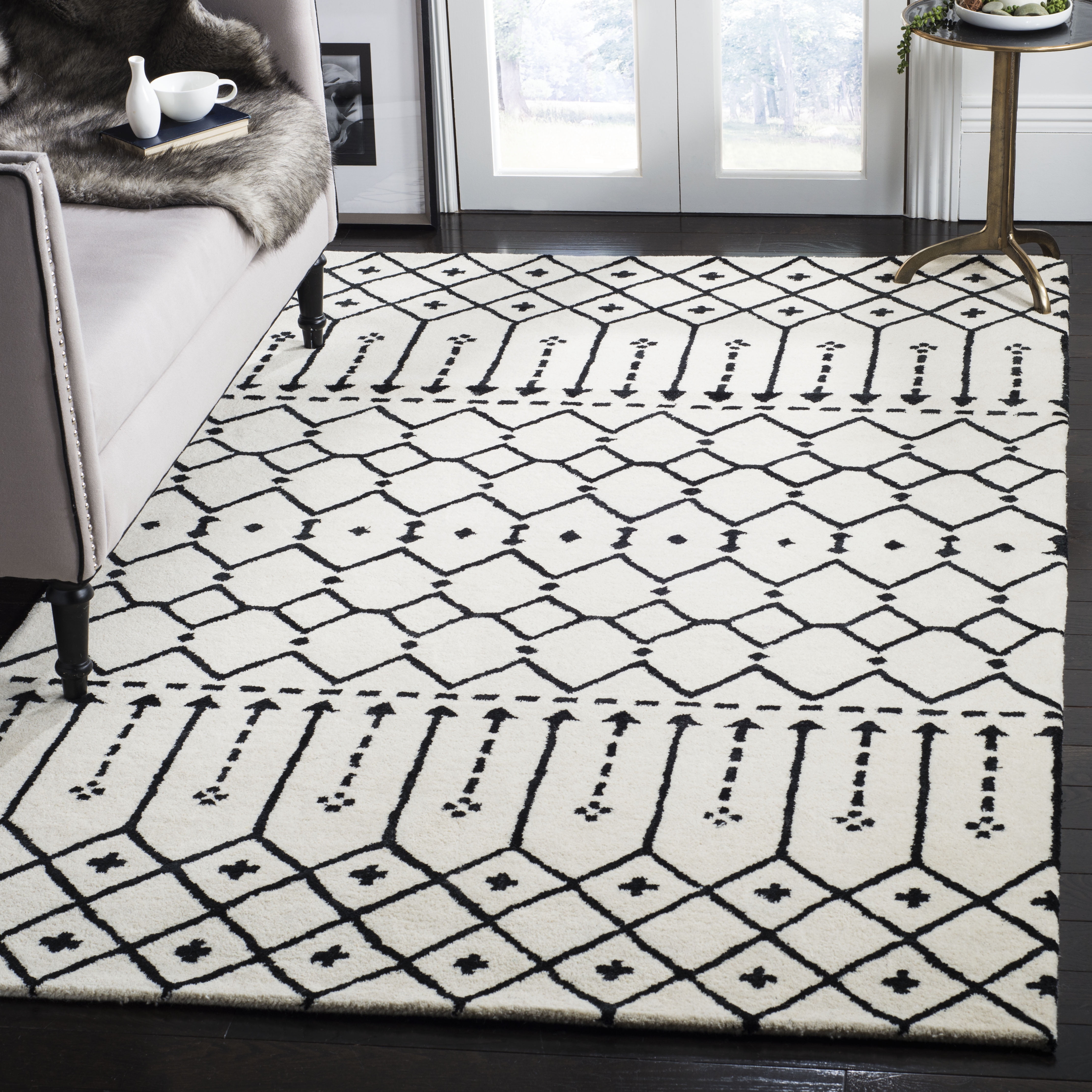 SAFAVIEH Himalaya Darin Geometric Wool Area Rug, Ivory/Black, 9' x 12'