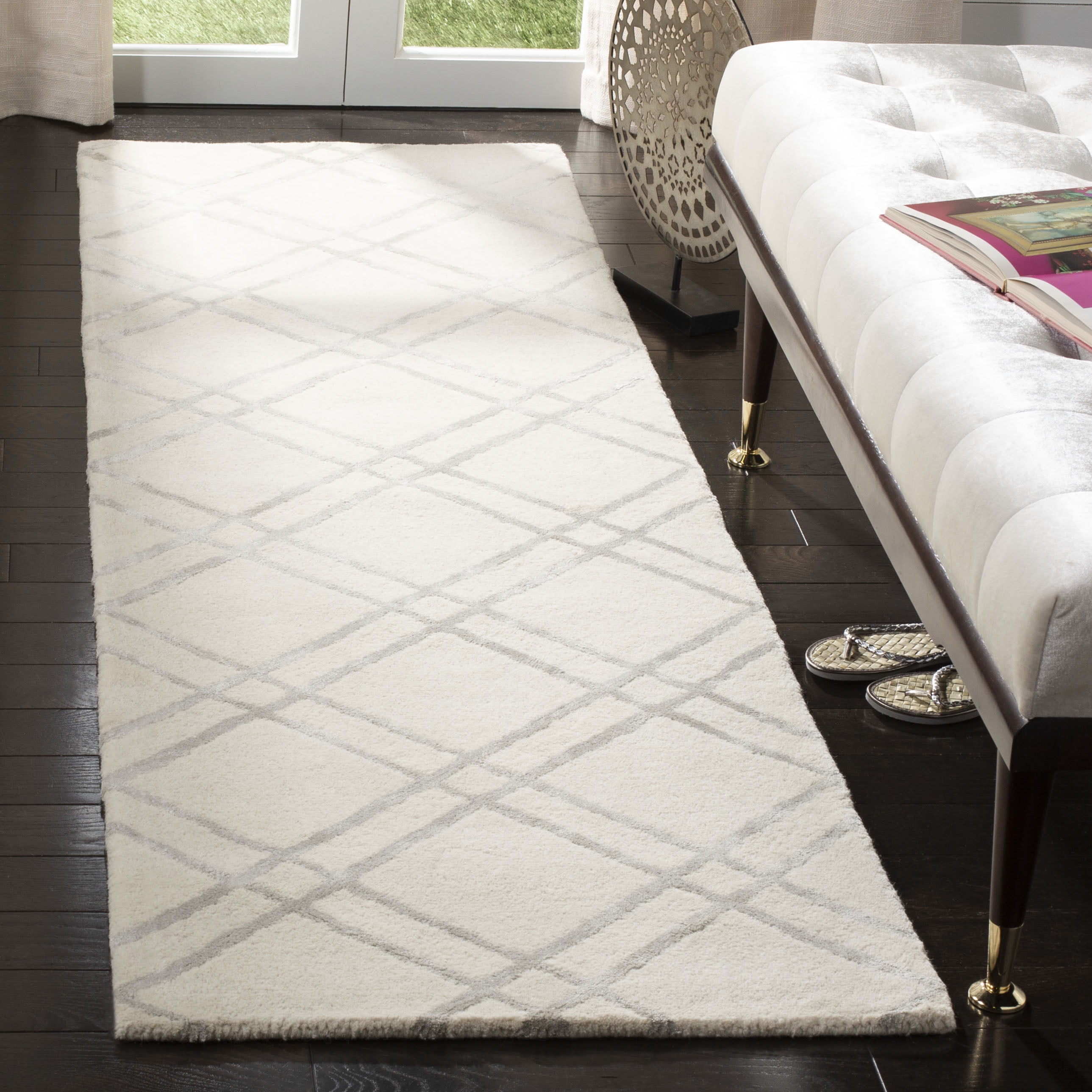 SAFAVIEH Himalaya Maralyn Geometric Wool Runner Rug, Ivory/Silver, 2'3" x 8'