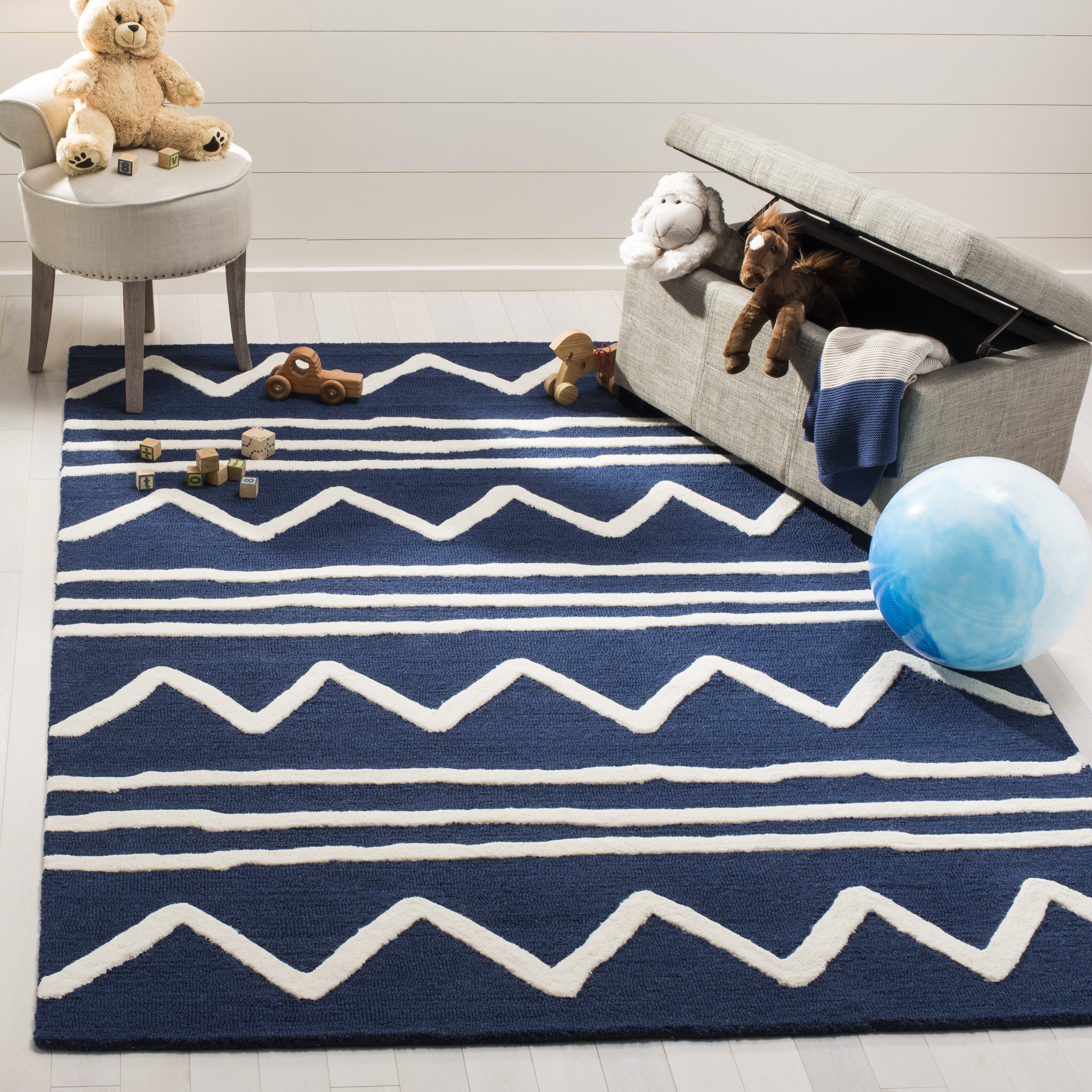 SAFAVIEH Kids Zigzag Striped Wool Area Rug, Navy/Ivory, 4' x 6'