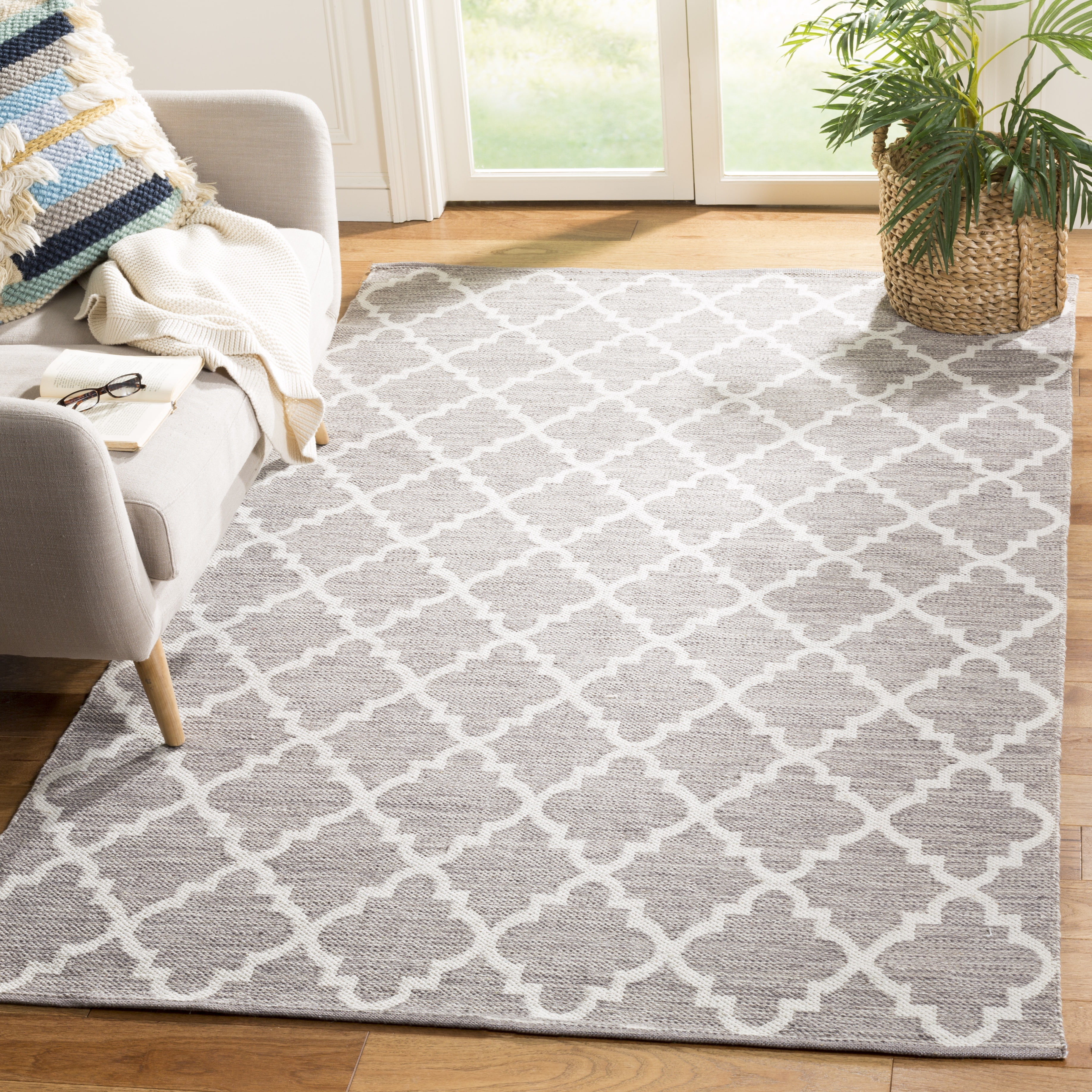 SAFAVIEH Montauk Crispian Geometric Quatrefoils Cotton Area Rug, Grey/Ivory, 5' x 8'