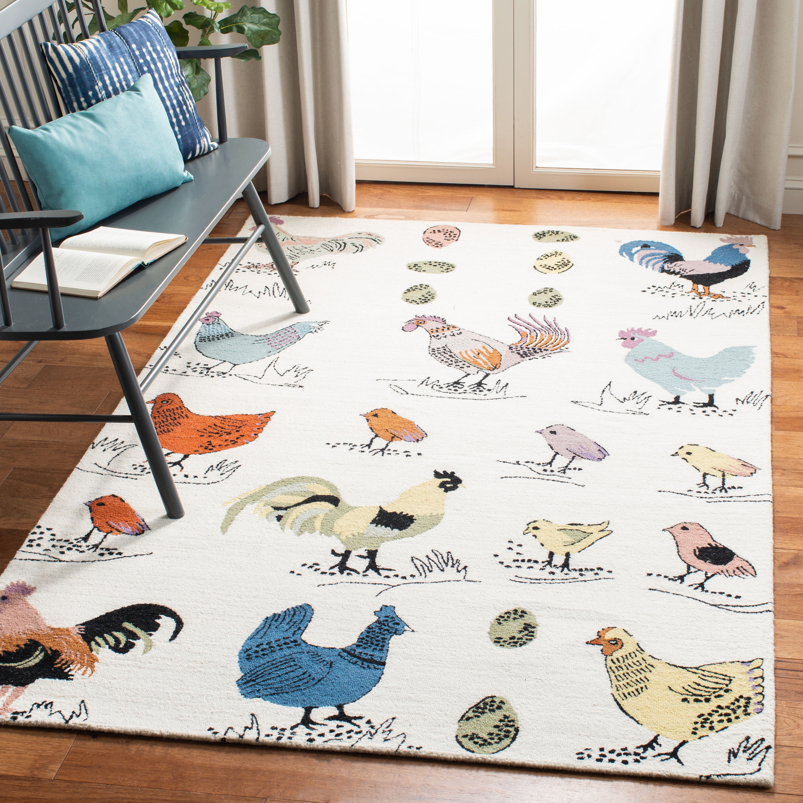 SAFAVIEH Novelty Gracelyn Roosters and Chicks Wool Area Rug, Ivory/Blue, 5' x 8'