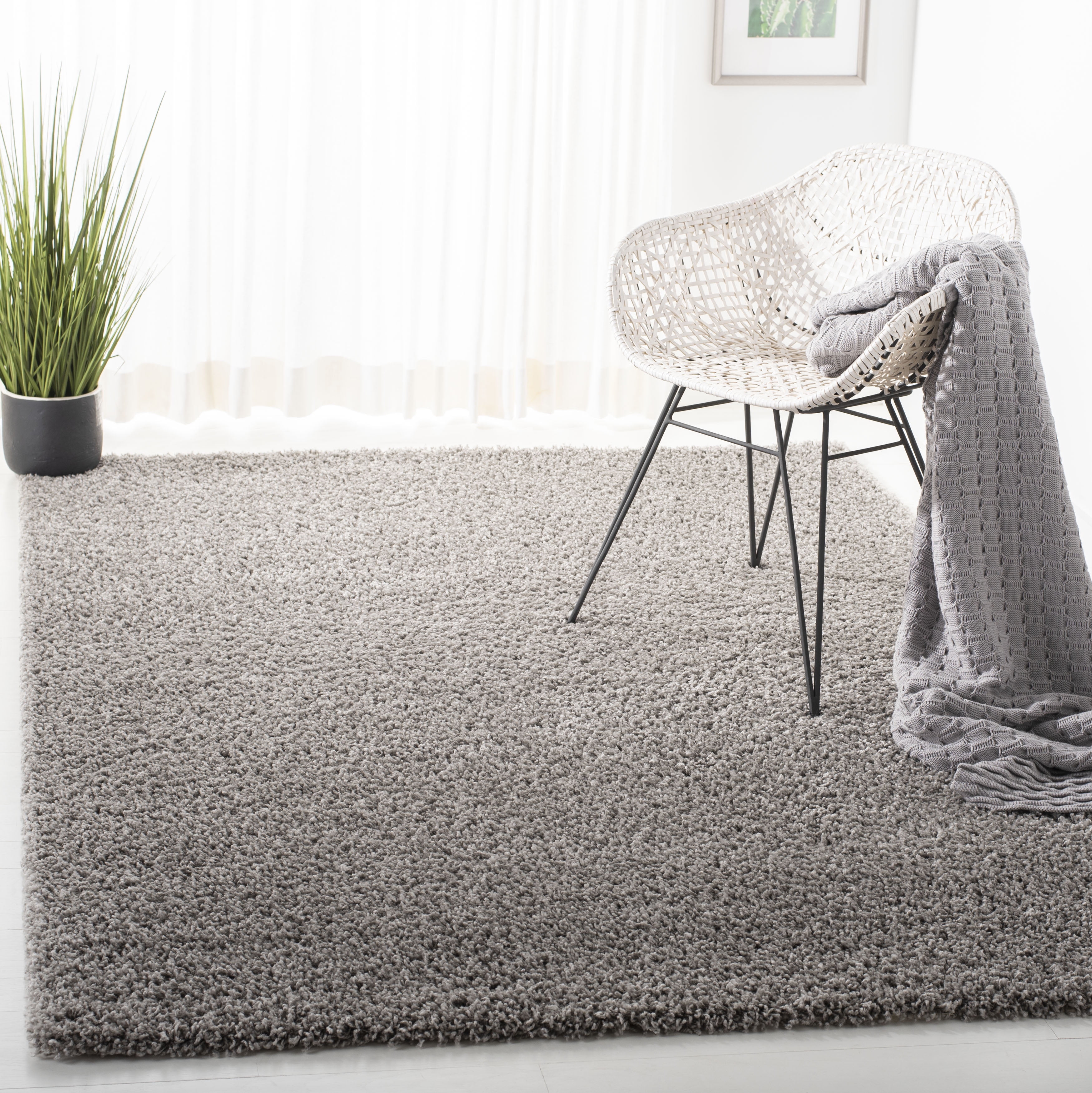 SAFAVIEH Primo Mason Solid Plush Shag Area Rug, Light Grey, 5'3" x 7'6"