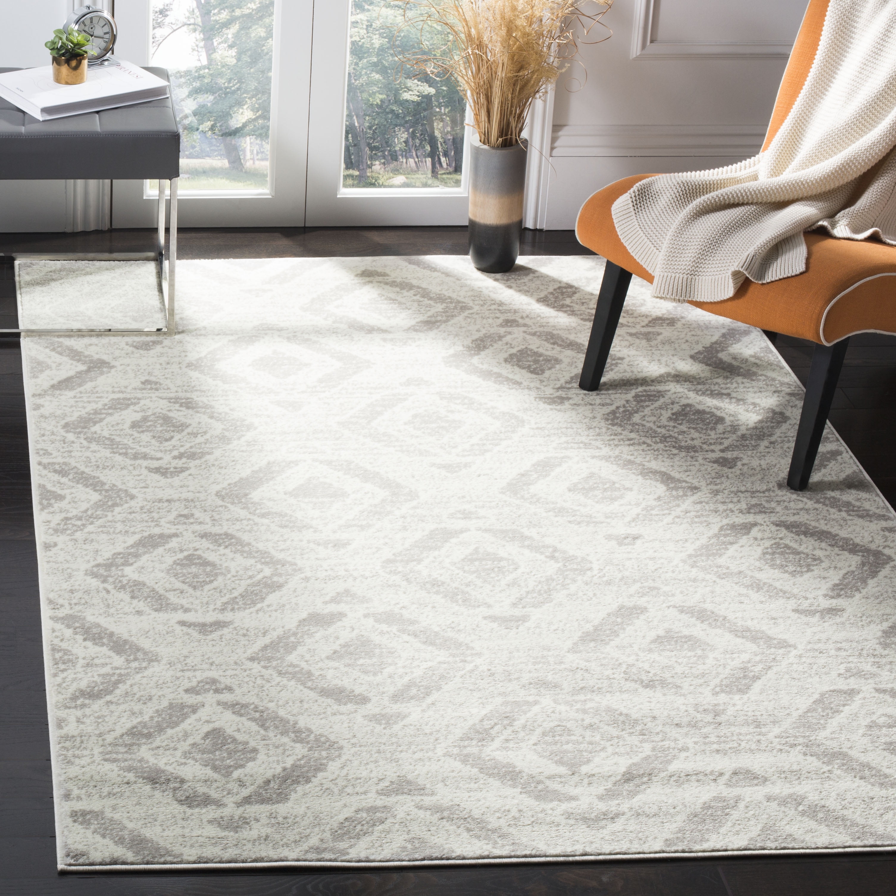 SAFAVIEH Skyler Salim Geometric Area Rug, Ivory/Grey, 6'7" x 6'7" Square
