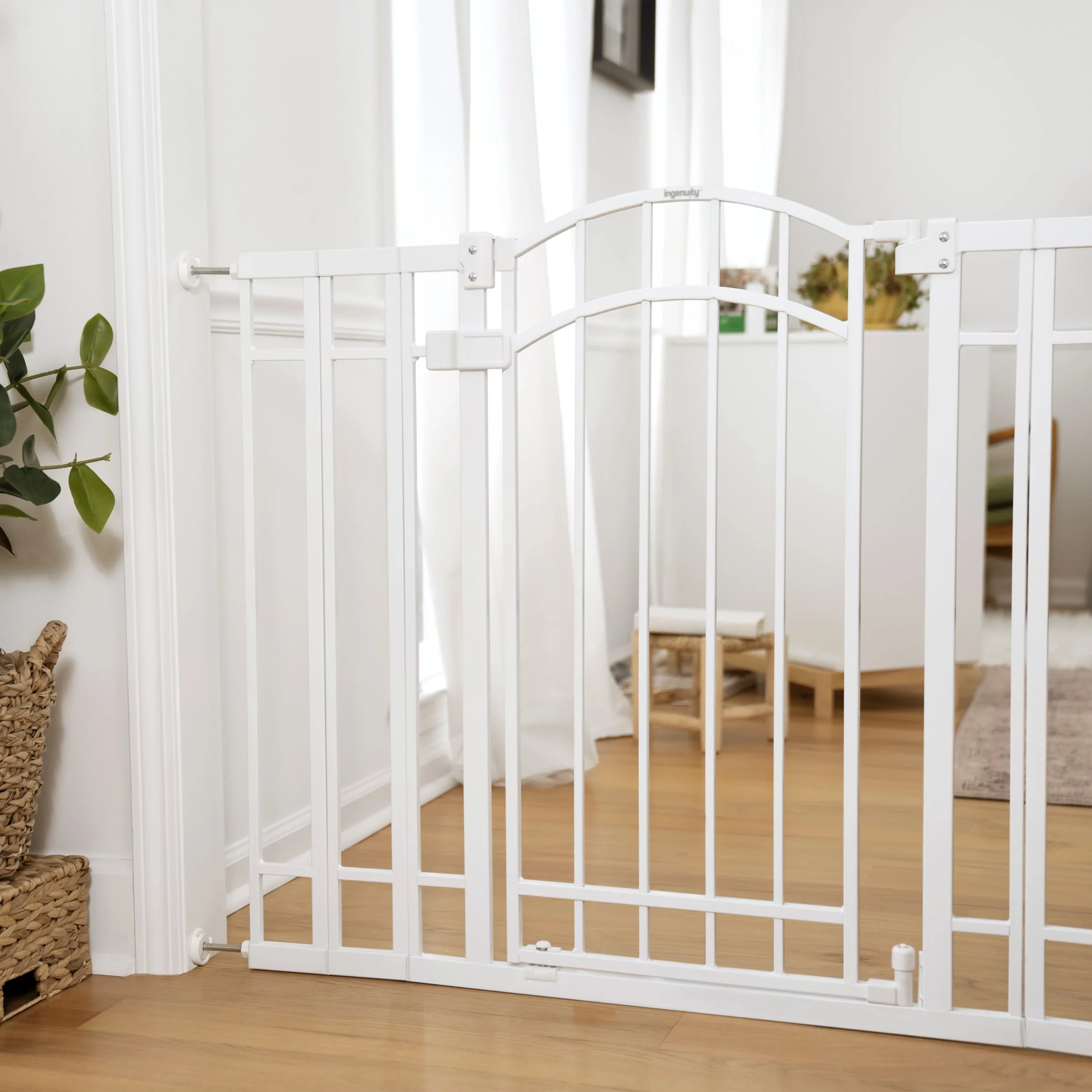 Ingenuity The Doorway 48W Series Pet and Baby Gate - White