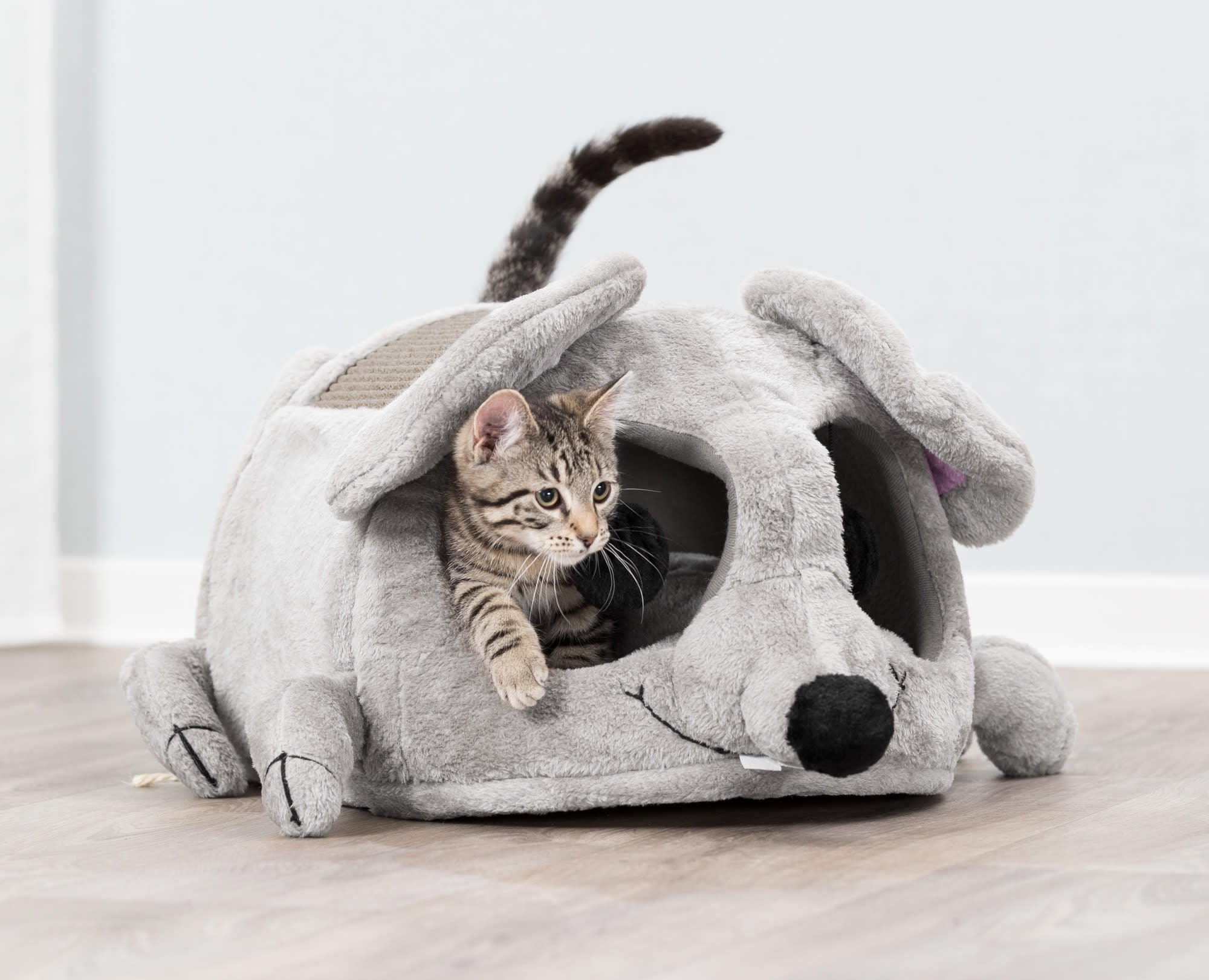 TRIXIE Lukas Plush Indoor Cat Condo with Sisal Scratching Surface & Removable Cushion, Gray