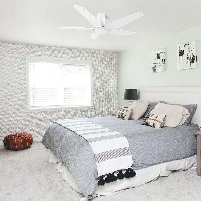 CARRO USA Voyager 52-in White Indoor/Outdoor Flush Mount Smart Ceiling Fan with Light and Remote (5-Blade) - Image 8