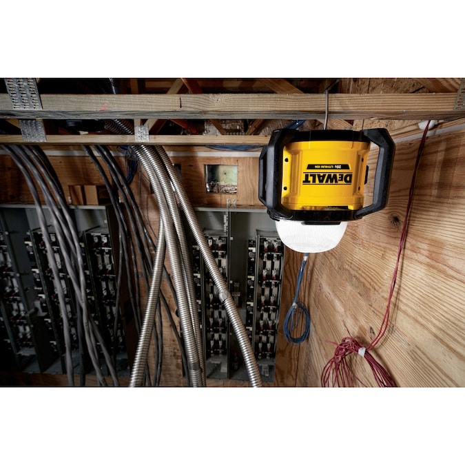 DEWALT 5000-Lumen LED Battery-operated Rechargeable Portable Work Light - Image 18