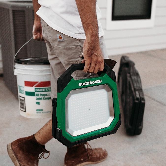 Metabo HPT 18-volt 10000-Lumen LED Battery-operated and Plug Rechargeable Portable Work Light - Image 16