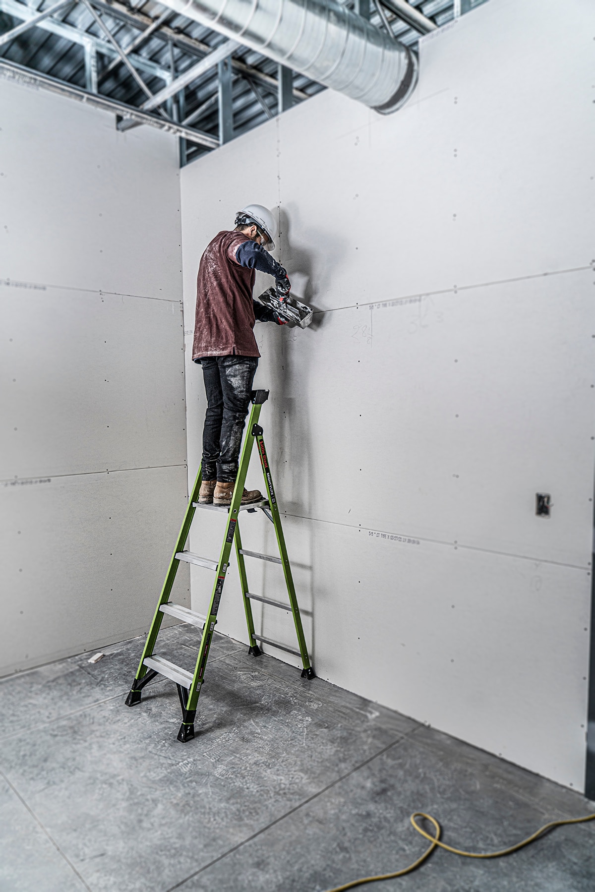 Mightylite 6.02-ft ( 10.1-ft Reach Height ) Fiberglass Type 1A - 300 lbs. Load Capacity Step ladder - Image 9