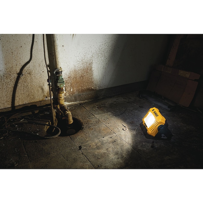 DEWALT 2000-Lumen LED Battery-operated Rechargeable Portable Work Light - Image 11