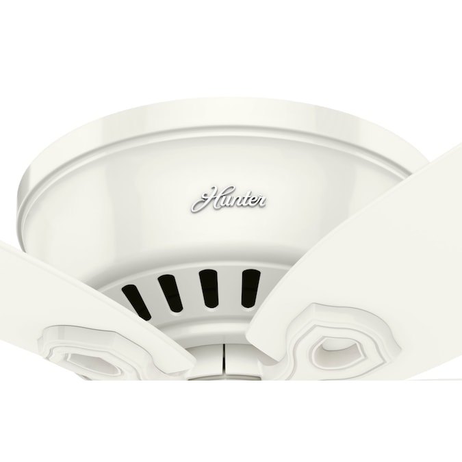 Hunter Builder Low Pro 42-in Snow White with Snow White/Light Oak Blades LED Indoor Flush Mount Ceiling Fan with Light (5-Blade) - Image 20