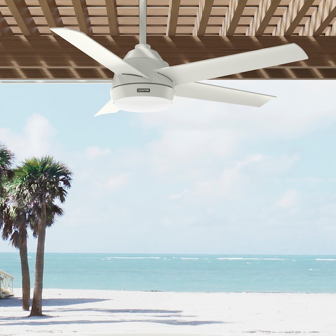 Hunter Skyflow WeatherMax 52-in Matte White Integrated LED Indoor/Outdoor Ceiling Fan with Light (5-Blade)