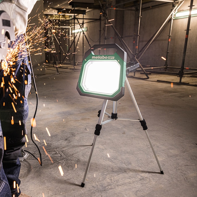 Metabo HPT 18-volt 10000-Lumen LED Battery-operated and Plug Rechargeable Portable Work Light - Image 6